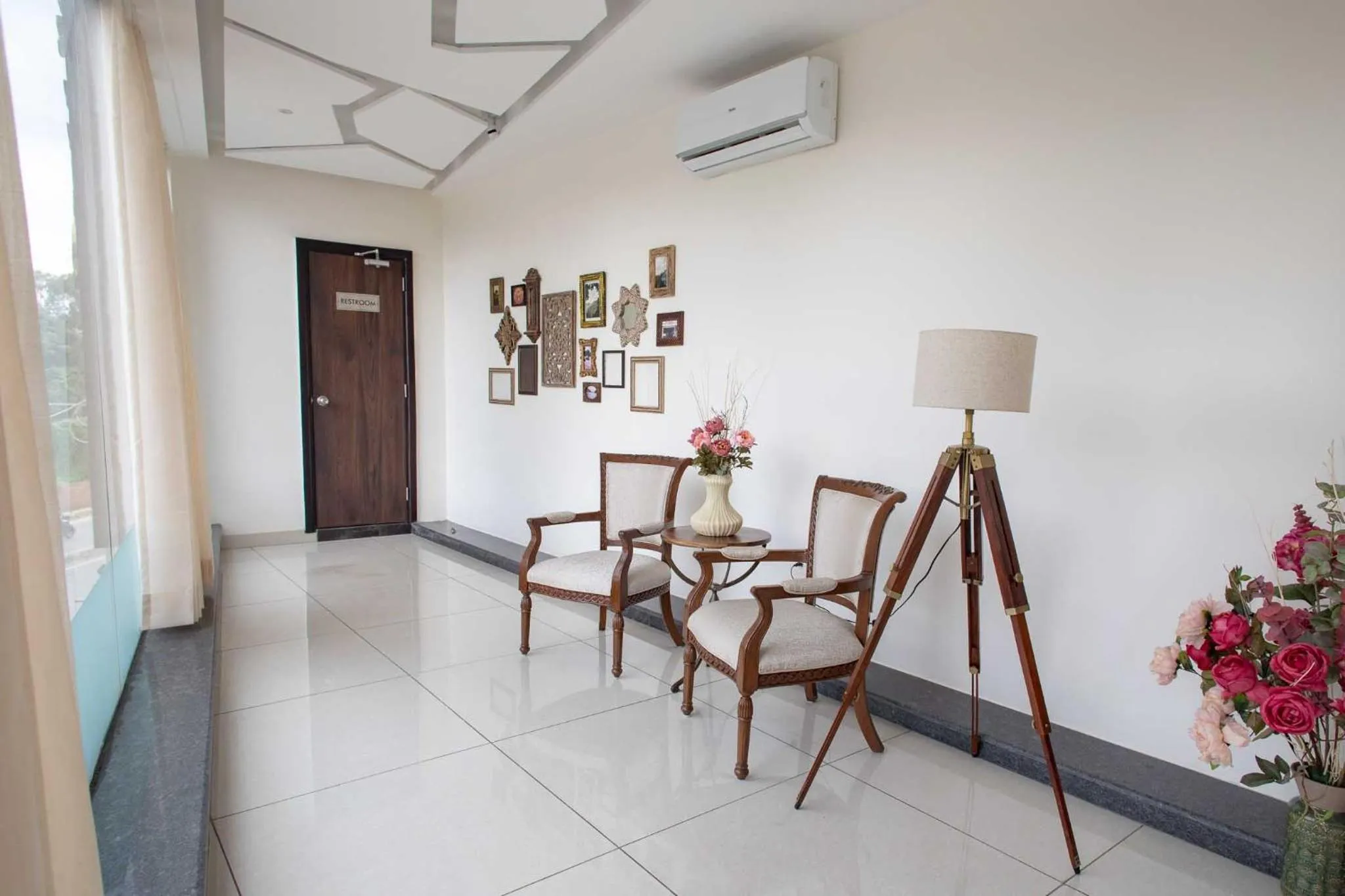 Seating area in Hotel Alaya