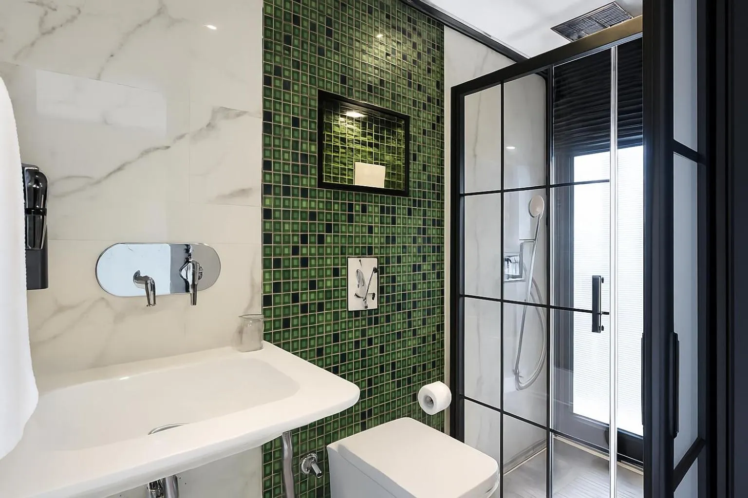 Shower in Fragments Hotel