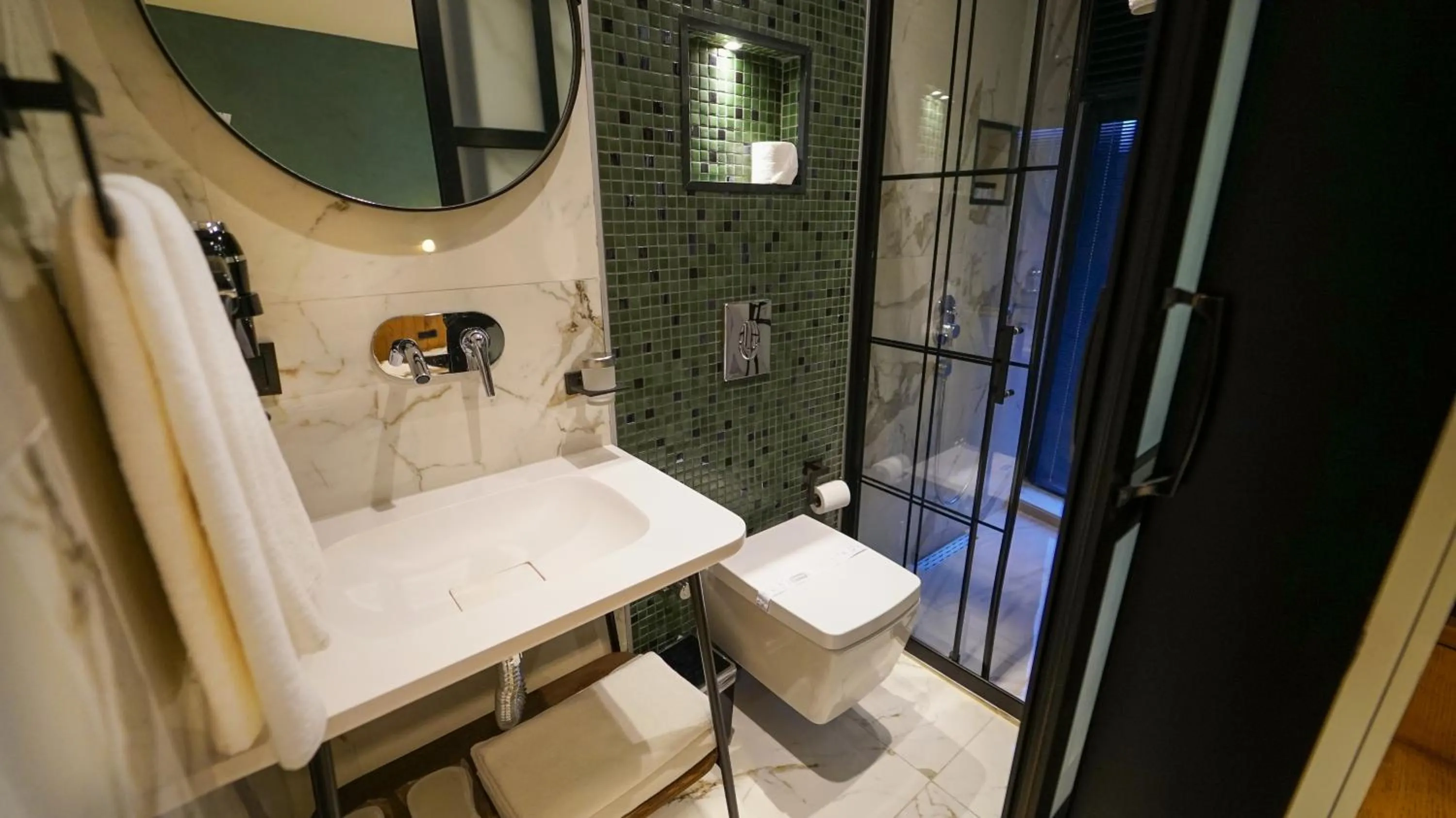 Shower in Fragments Hotel