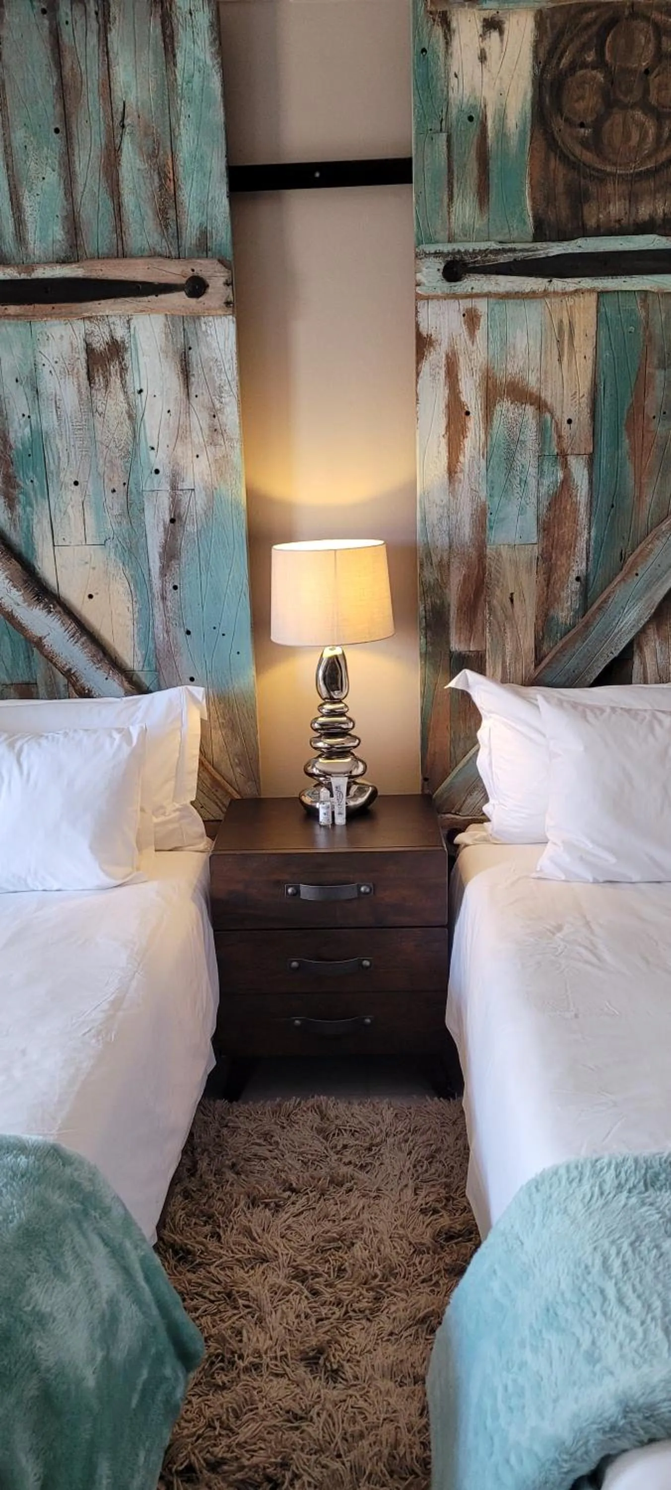 Bed in Rox and Sea Country Lodge