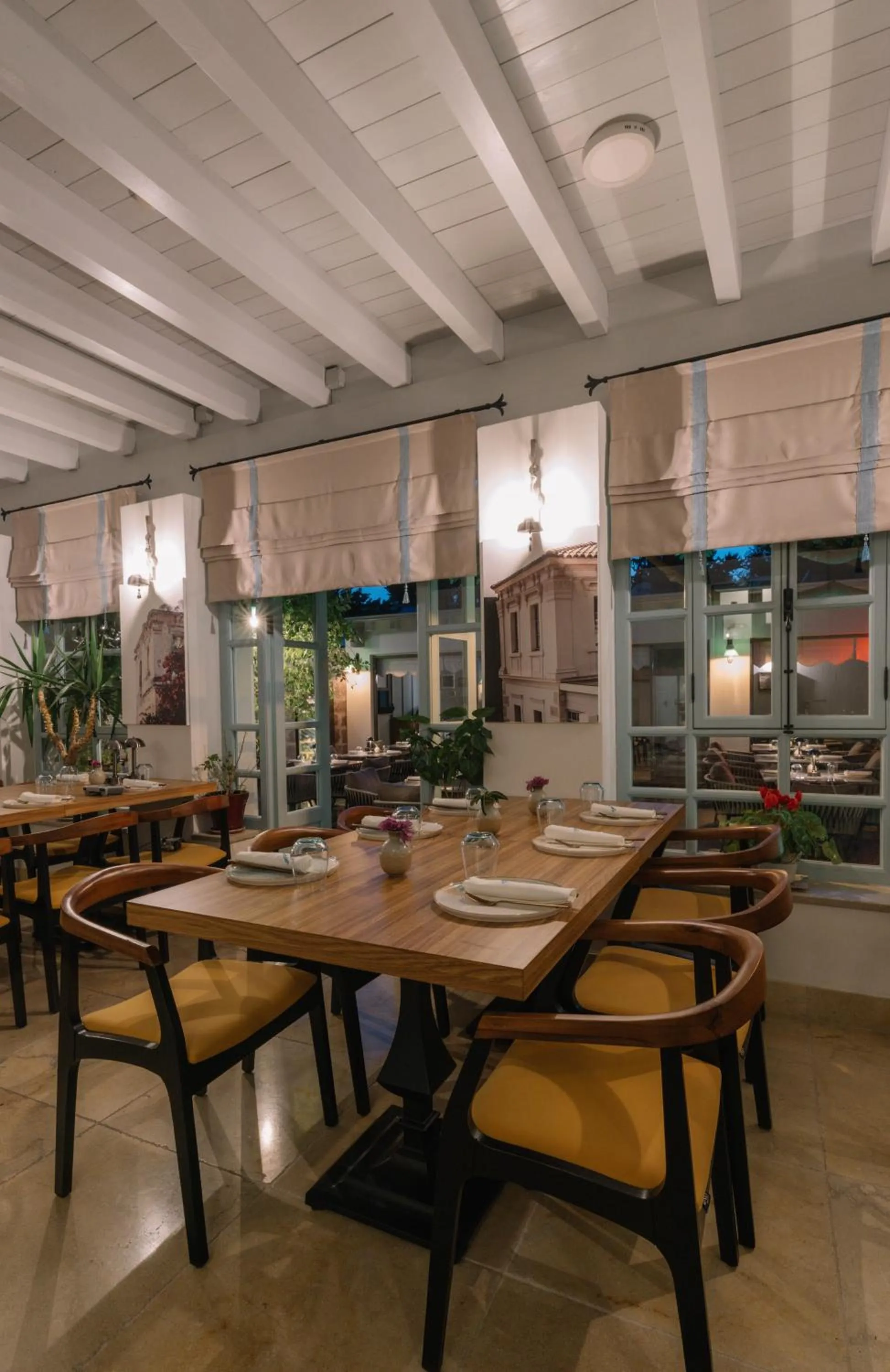 Restaurant/places to eat in Kocadon Hotel