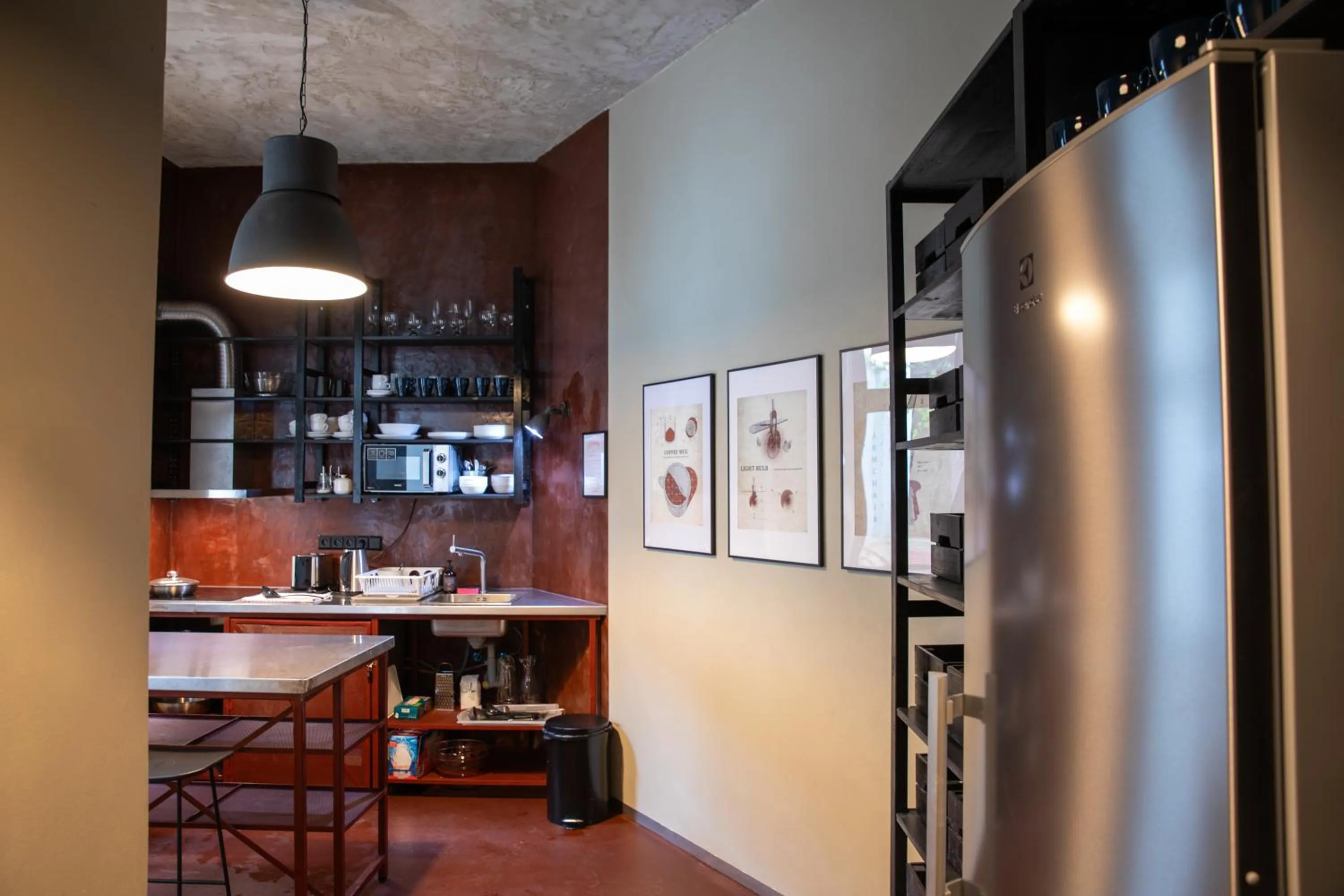 Communal kitchen in Sir Toby's Midtown