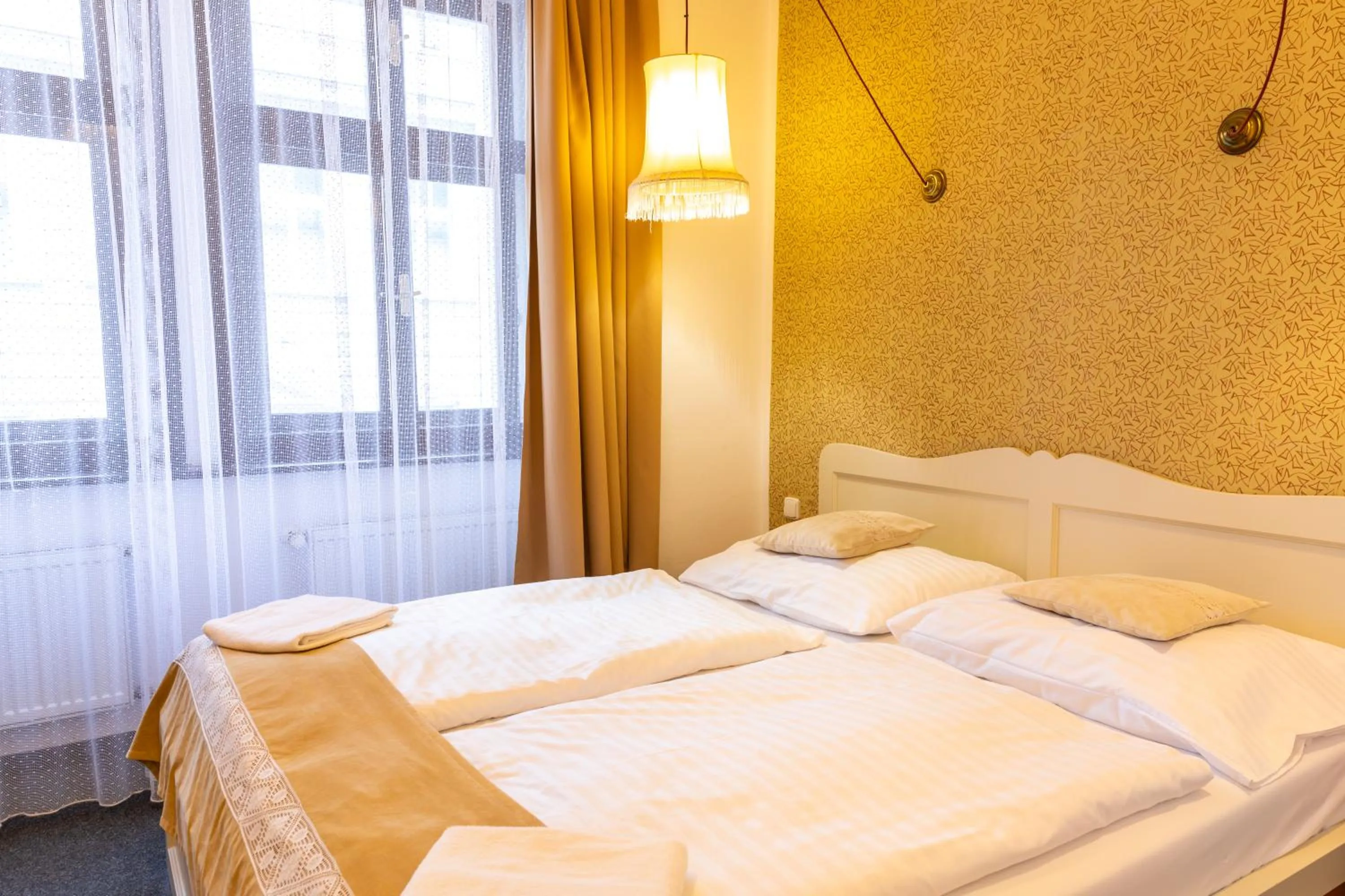 Bedroom, Bed in Sir Toby's Midtown