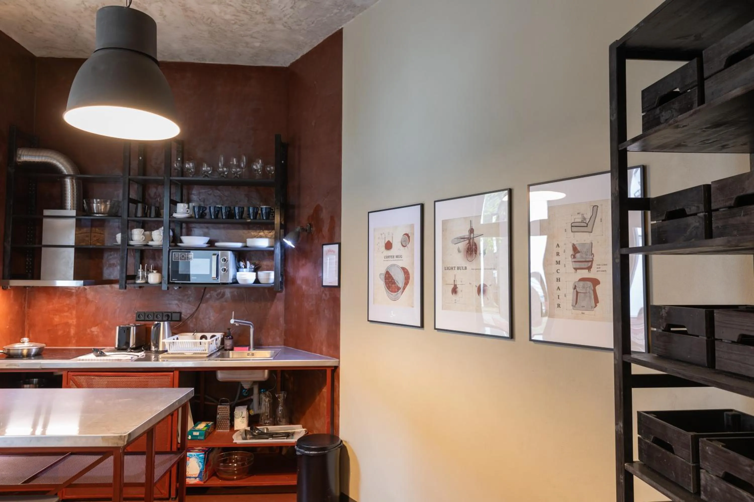 Communal kitchen in Sir Toby's Midtown