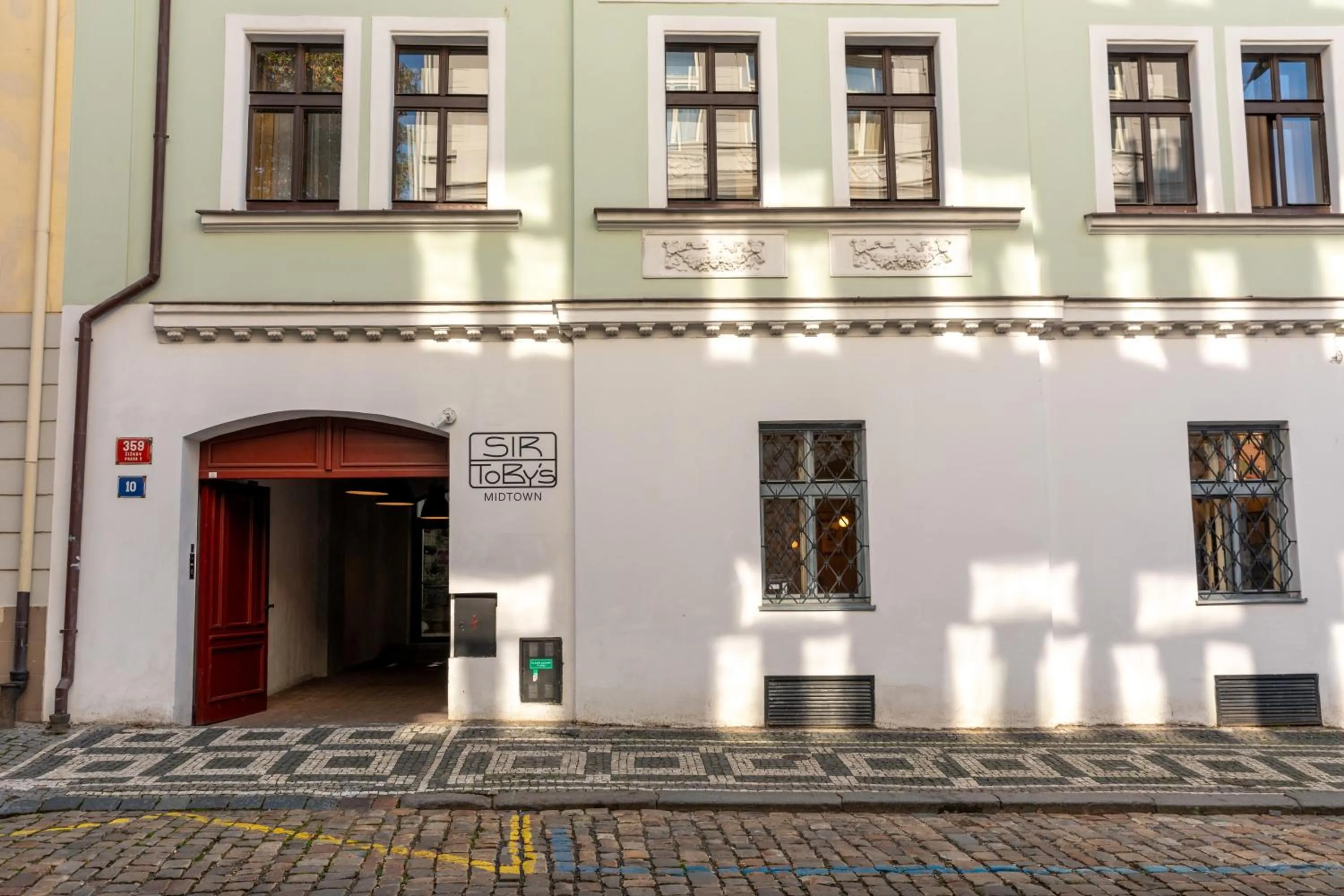 Property building in Sir Toby's Midtown