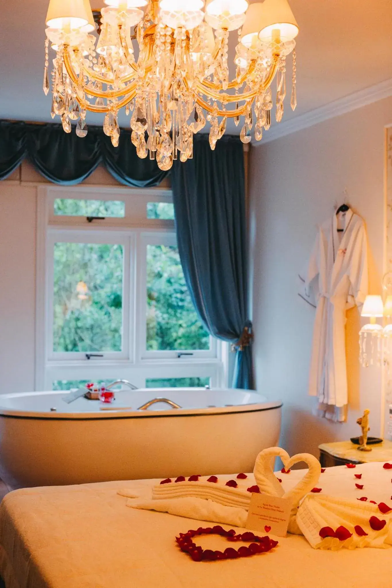 Deluxe Suite with Spa Bath in Le Boutique Hotel Gramado - Exclusivo para Casais Deluxe Suite with Spa Bath in Le Boutique Hotel Gramado - Exclusivo para Casais