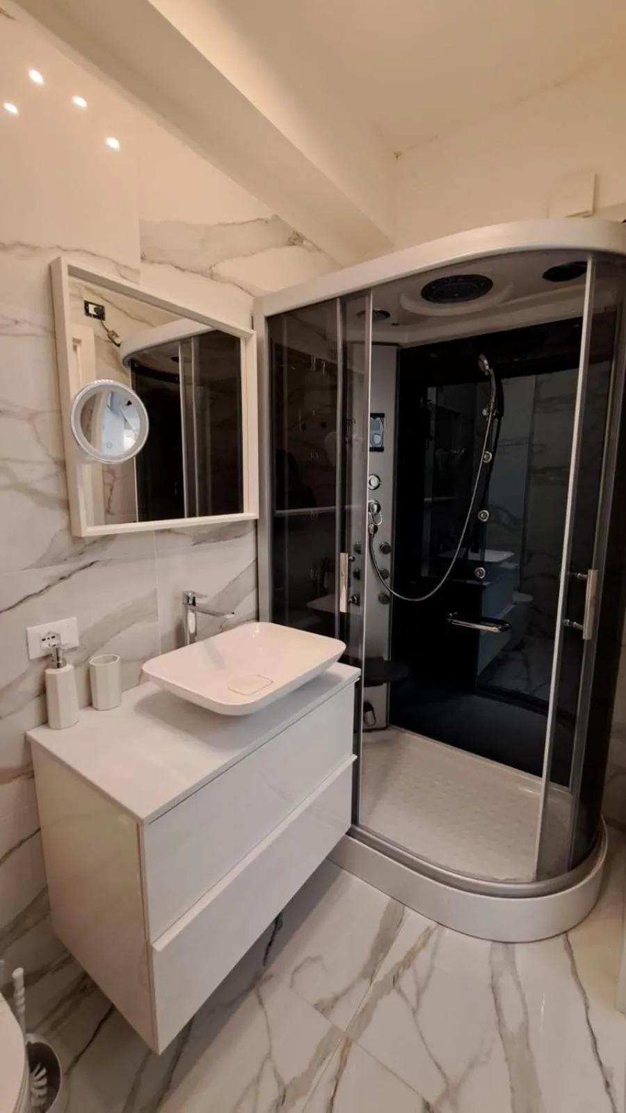 Shower in Confort Suites