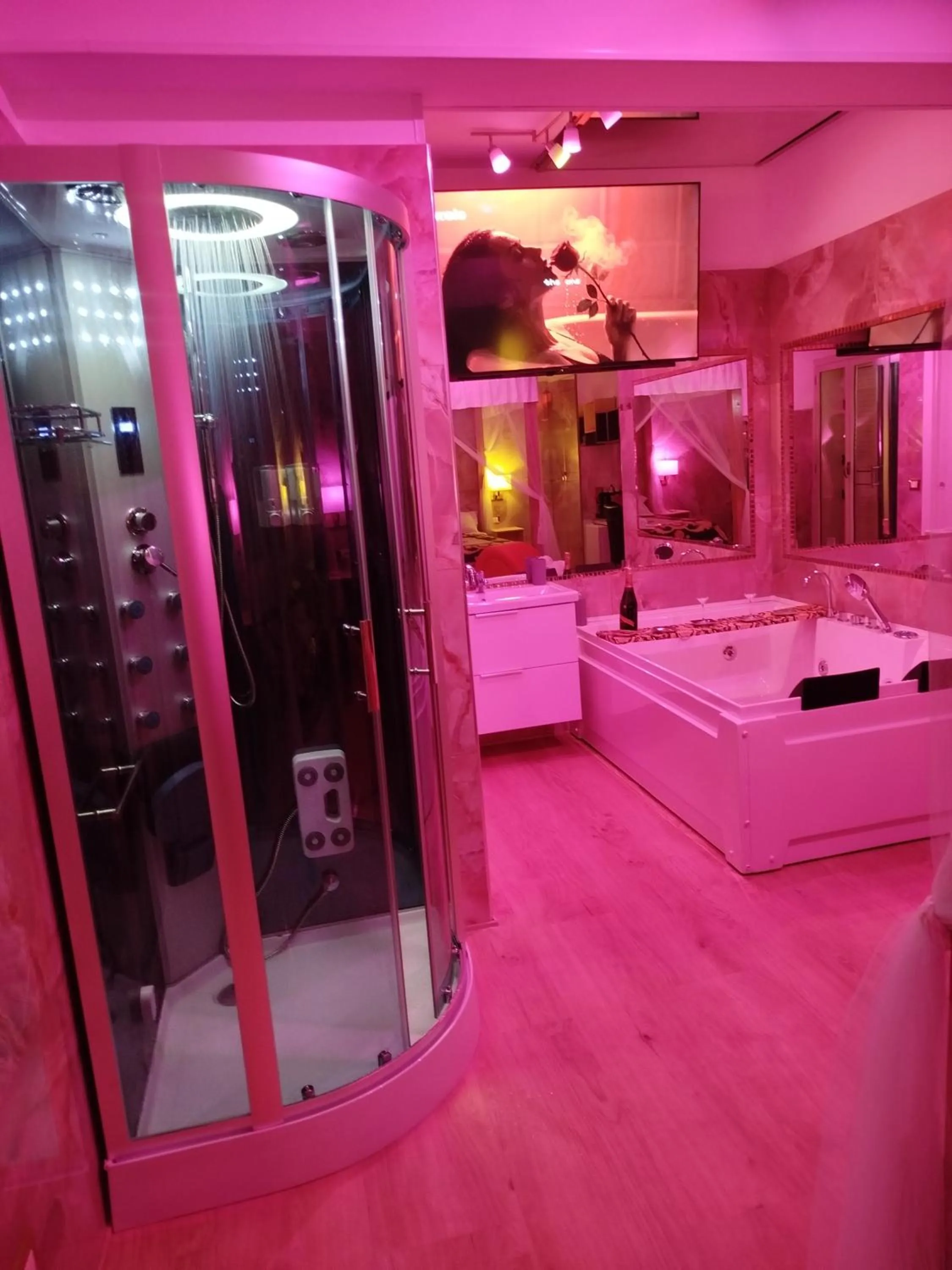 Bed in Confort Suites