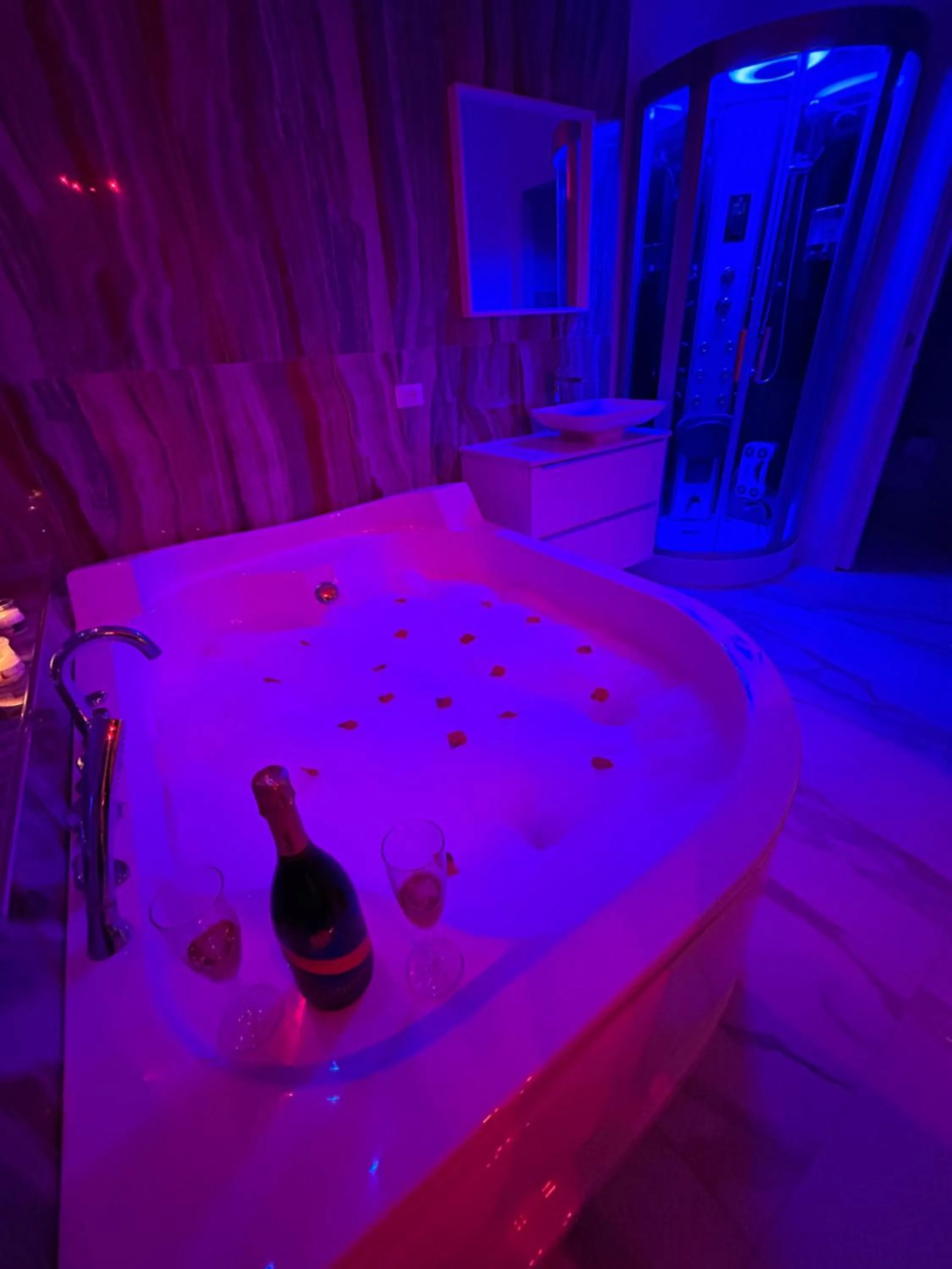 Hot Tub in Confort Suites