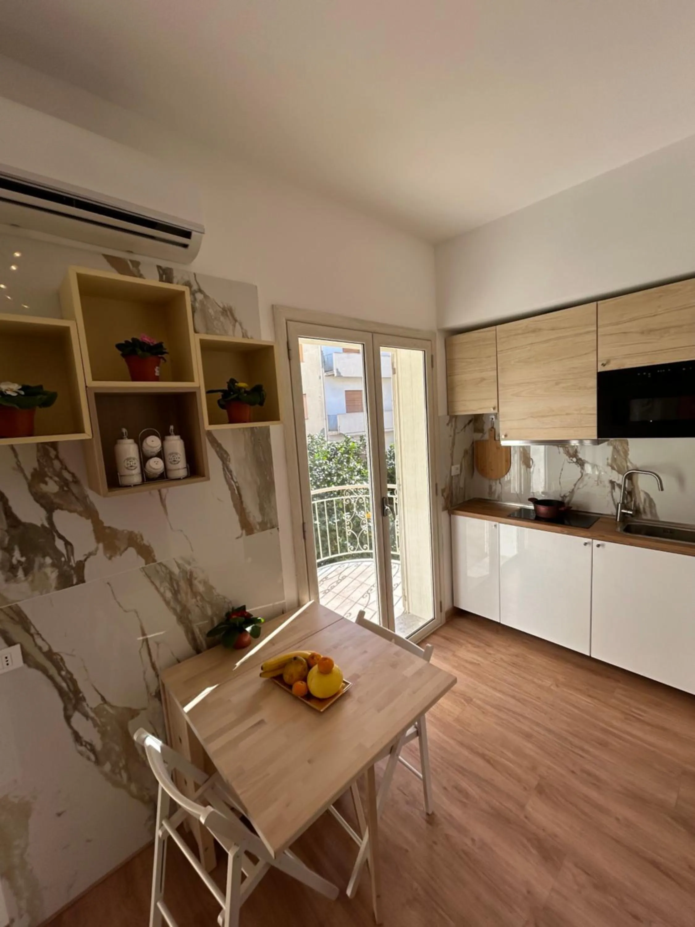 Kitchen or kitchenette in Confort Suites