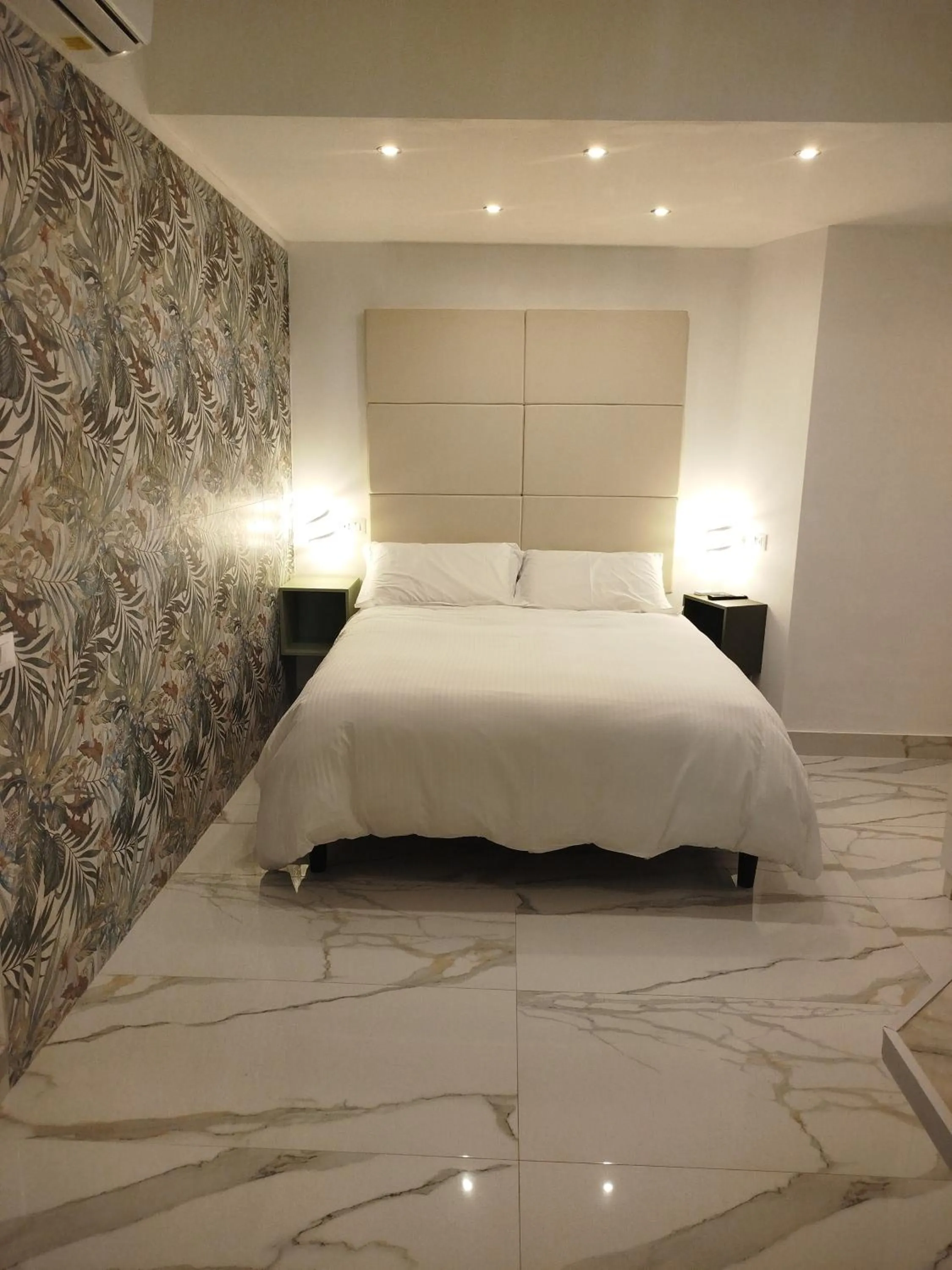 Bed in Confort Suites