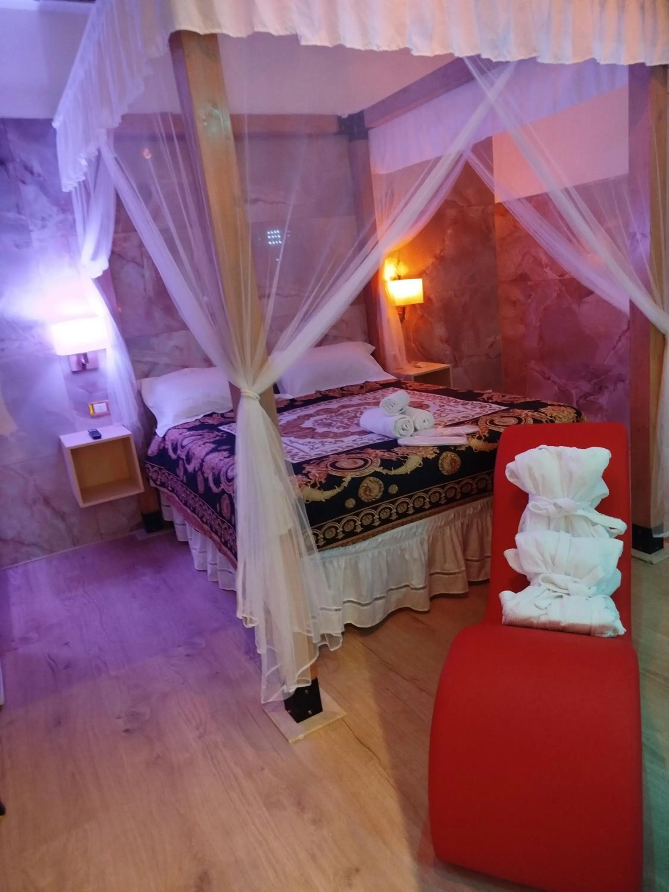 Bed in Confort Suites