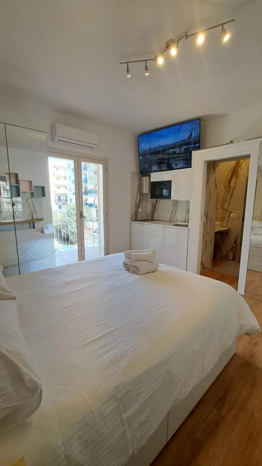 Bed in Confort Suites