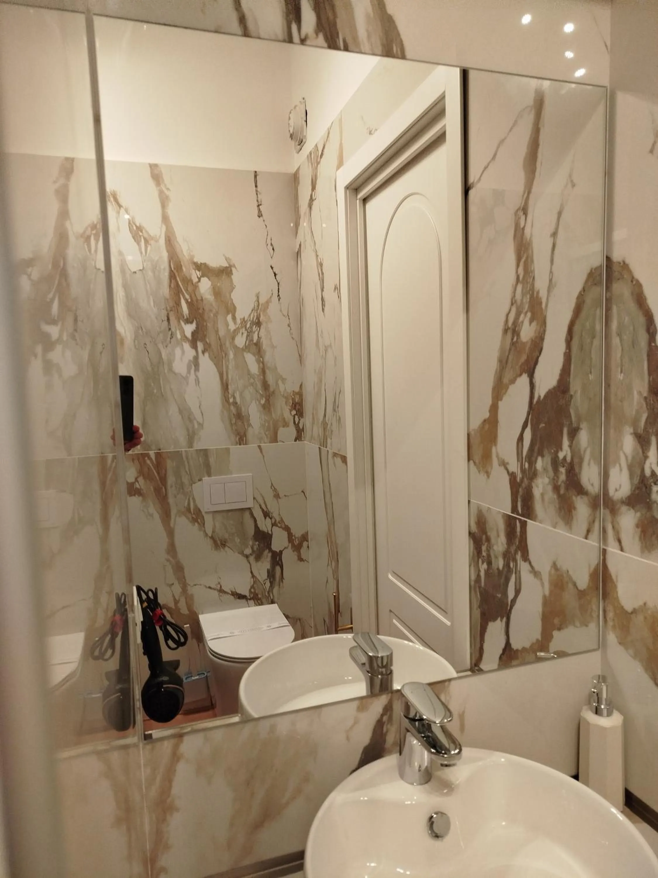 Toilet in Confort Suites