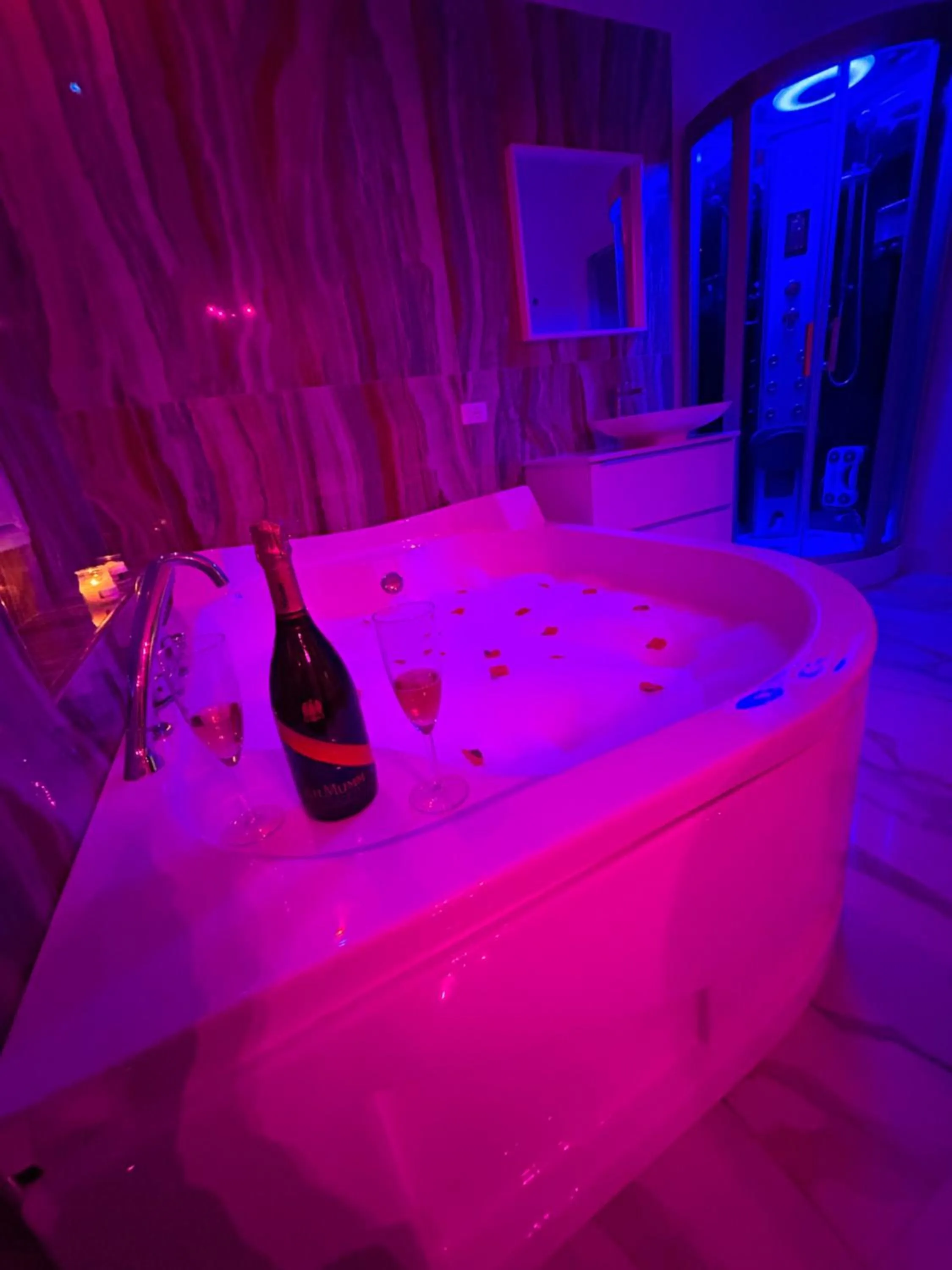 Hot Tub in Confort Suites