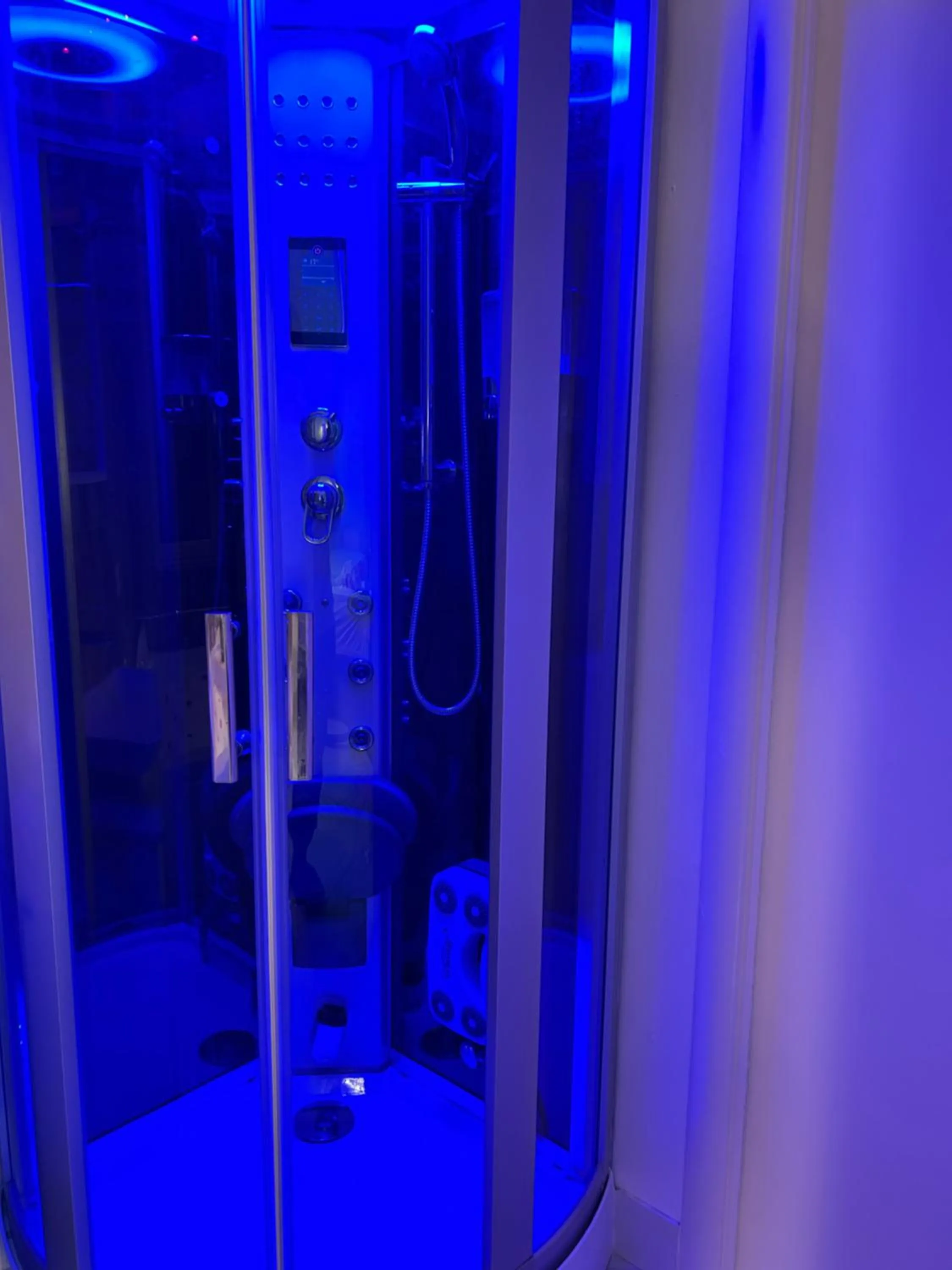 Shower in Confort Suites