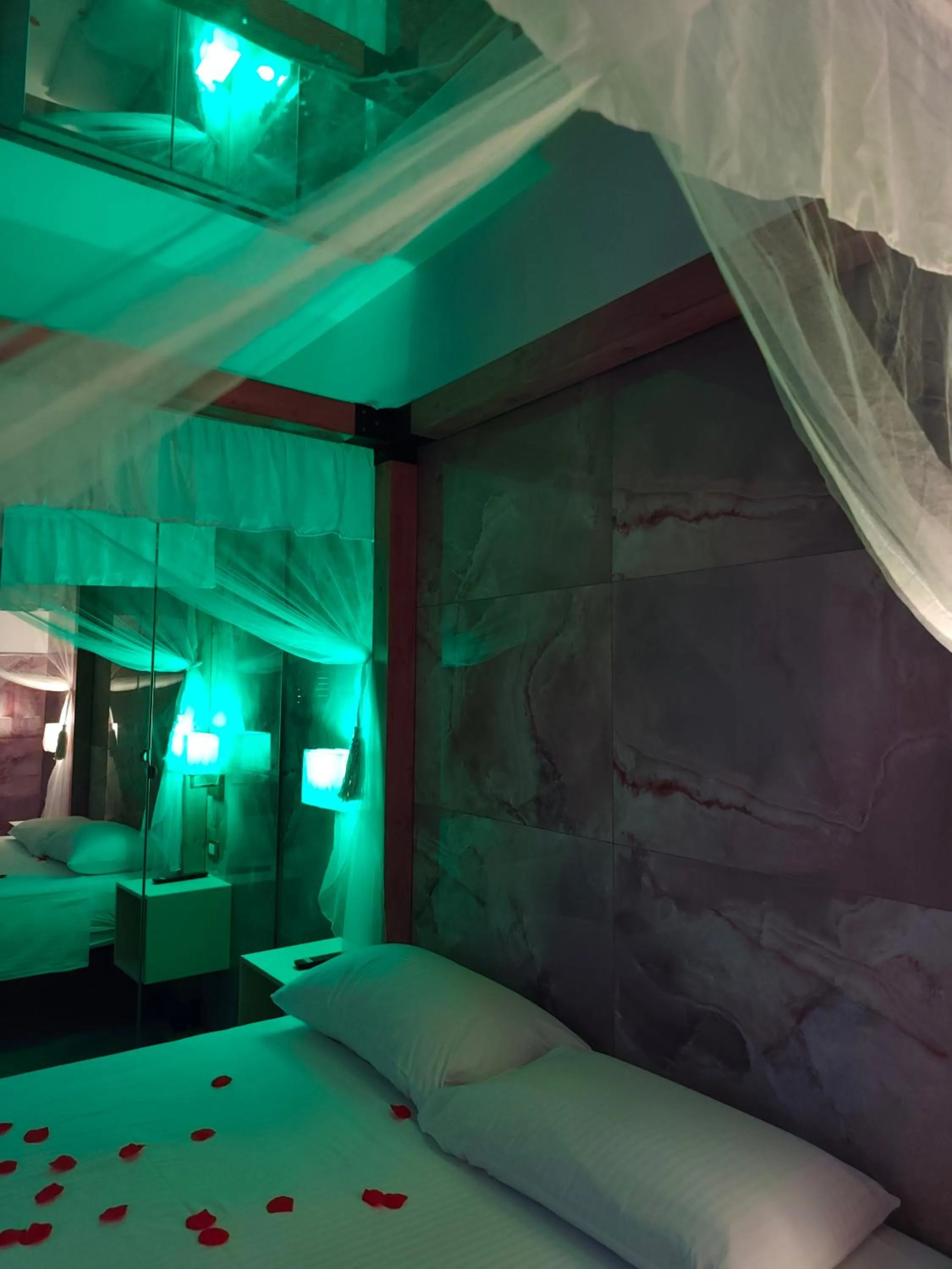 Bed in Confort Suites