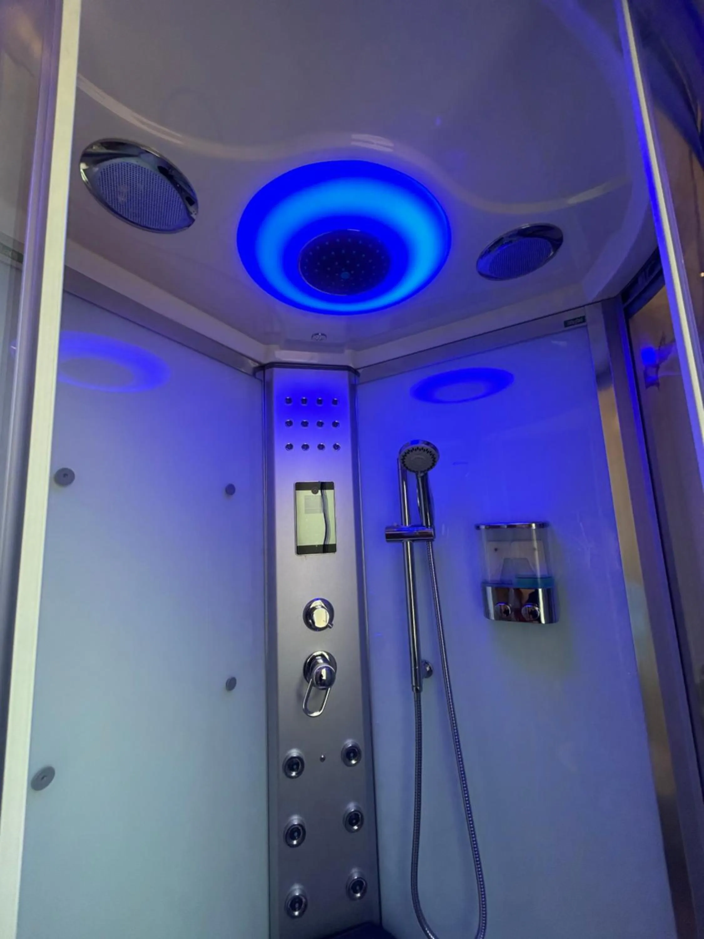 Shower in Confort Suites