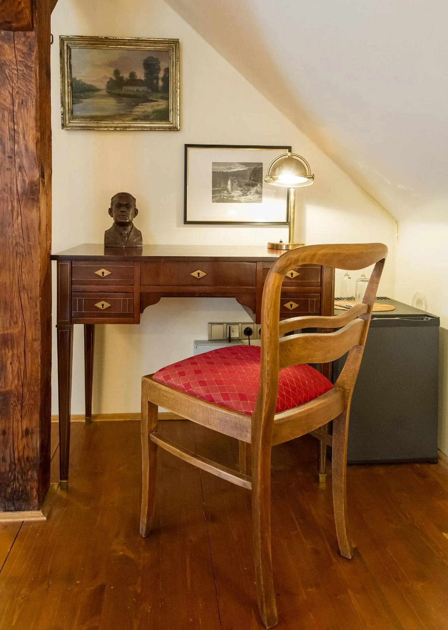 Library in Hotel Leonardo