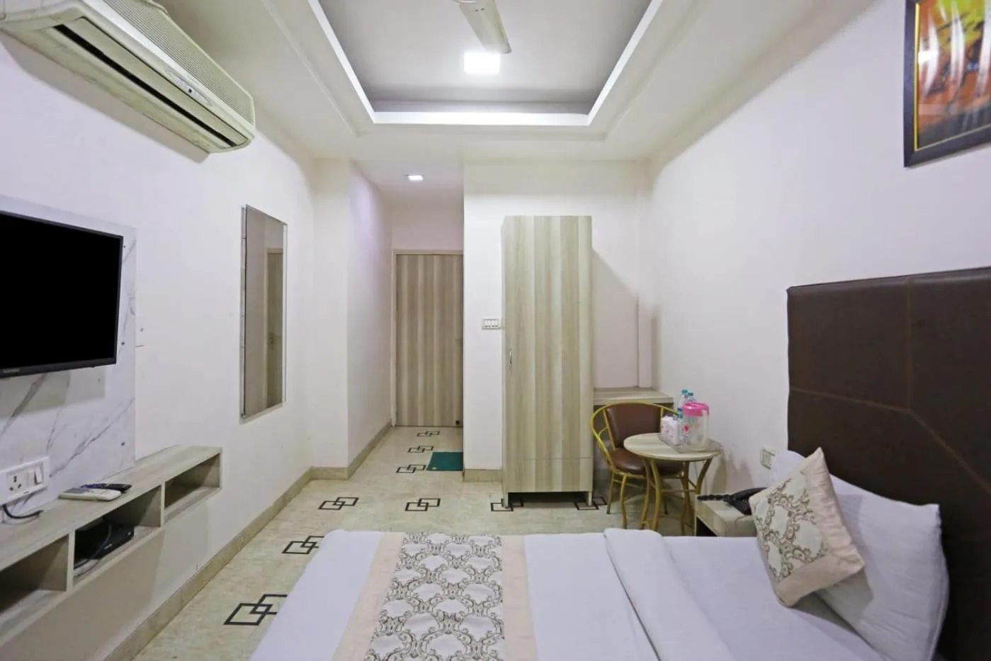 Bed in Hotel Sterling Inn, New Delhi