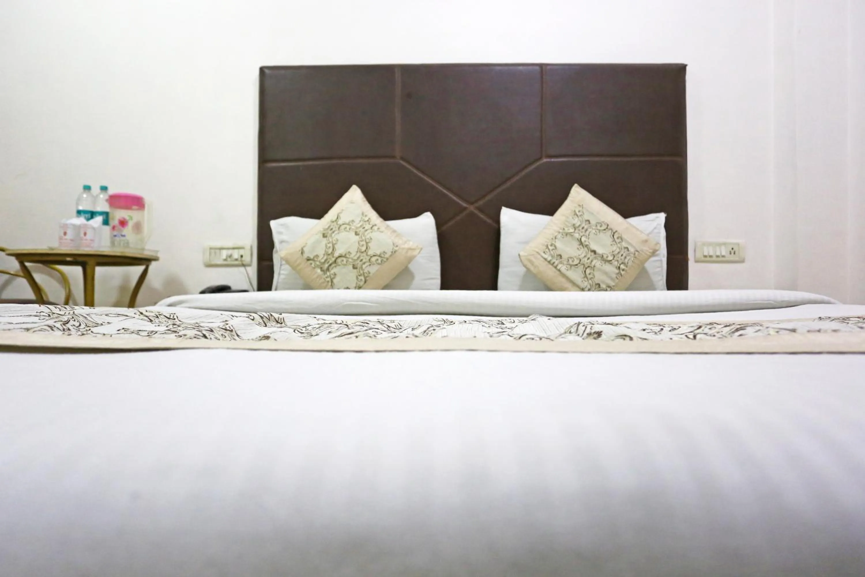 Bed in Hotel Sterling Inn, New Delhi