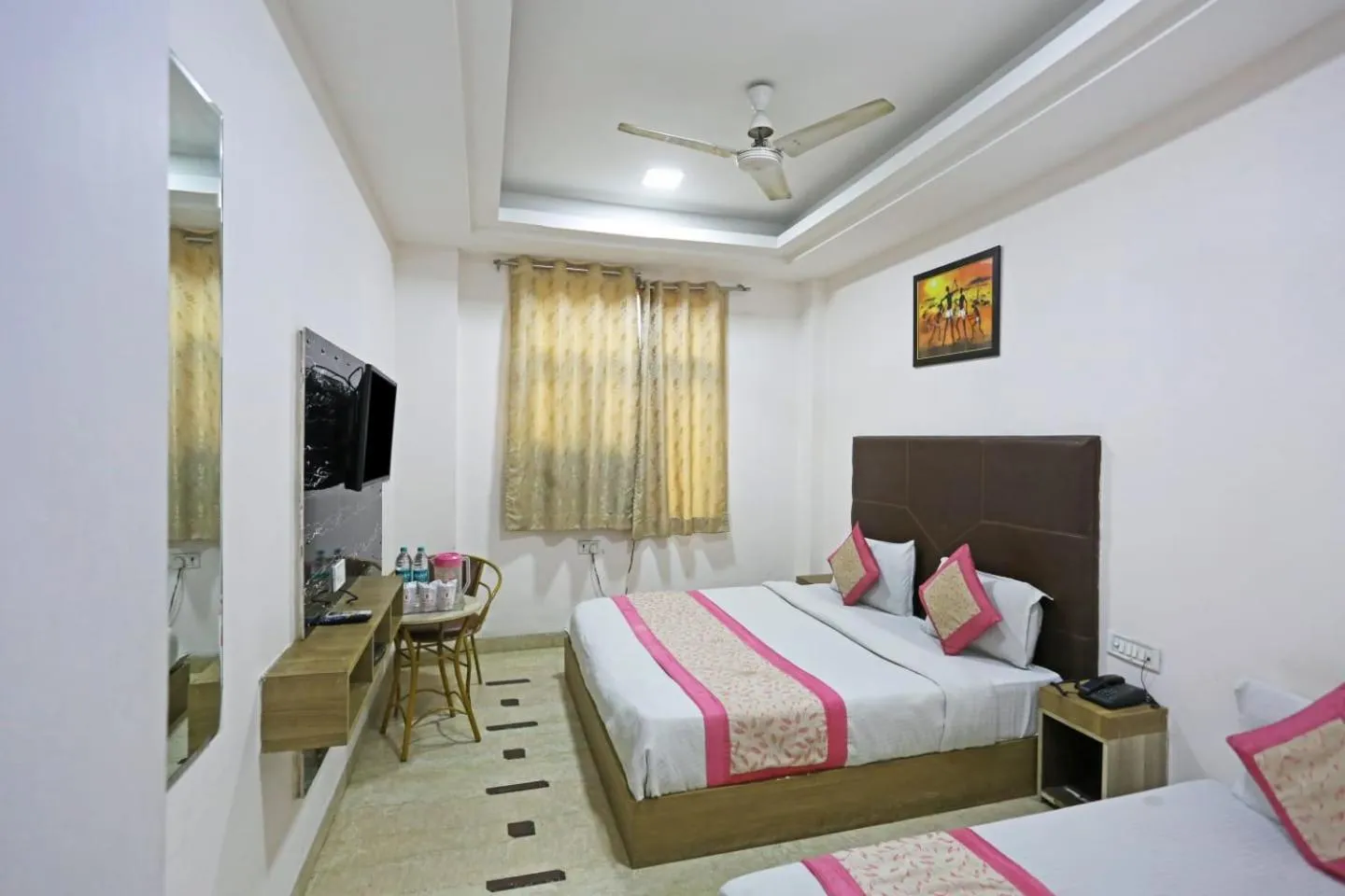 Bed in Hotel Sterling Inn, New Delhi