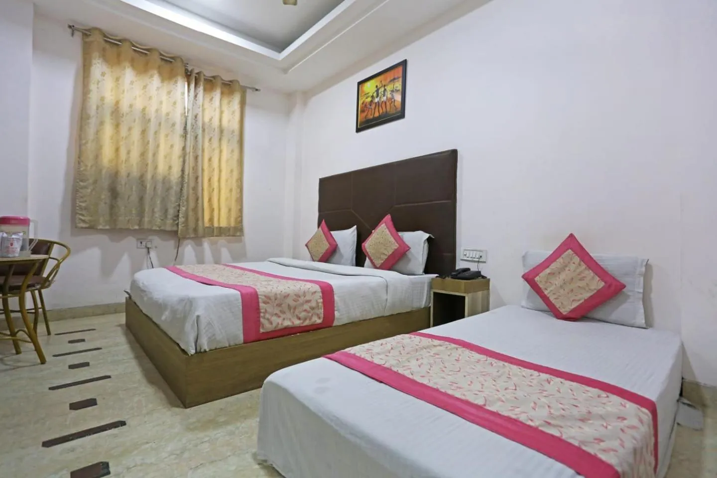 Bed in Hotel Sterling Inn, New Delhi