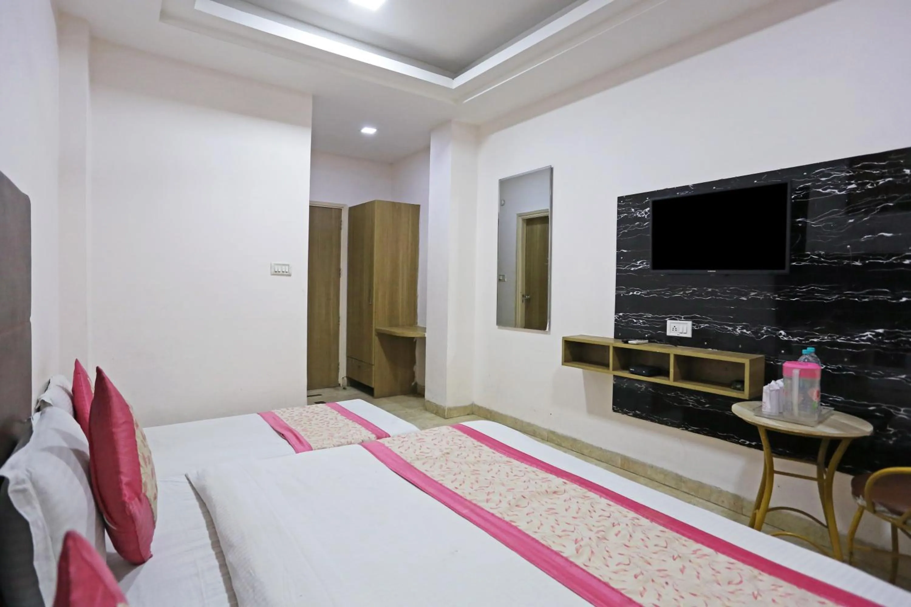 Bed in Hotel Sterling Inn, New Delhi