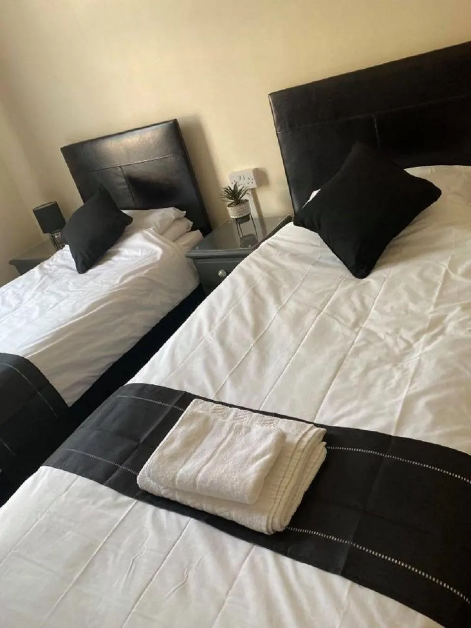 Bedroom in Burlington Hotel