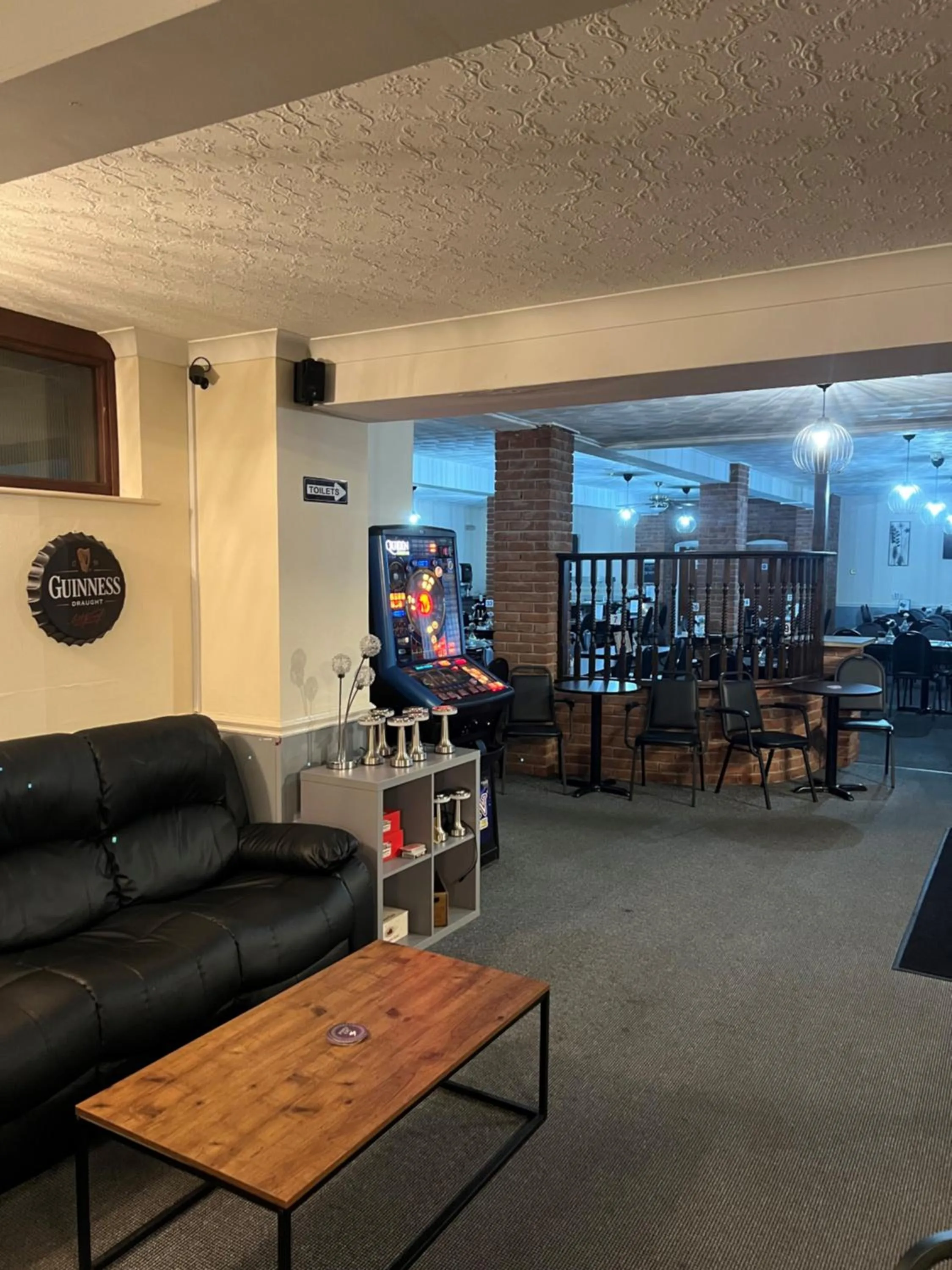 Restaurant/places to eat in Burlington Hotel