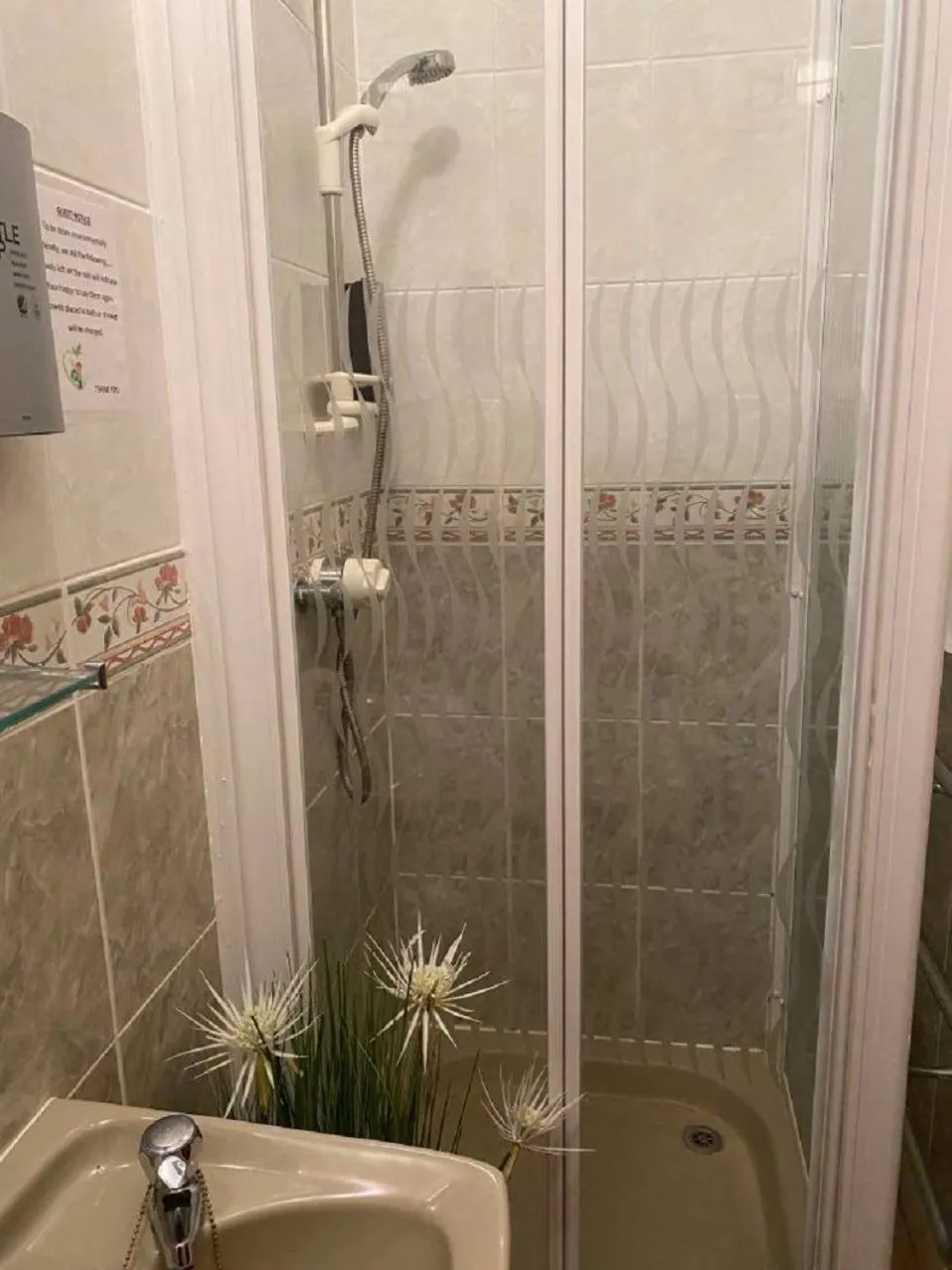 Shower in Burlington Hotel