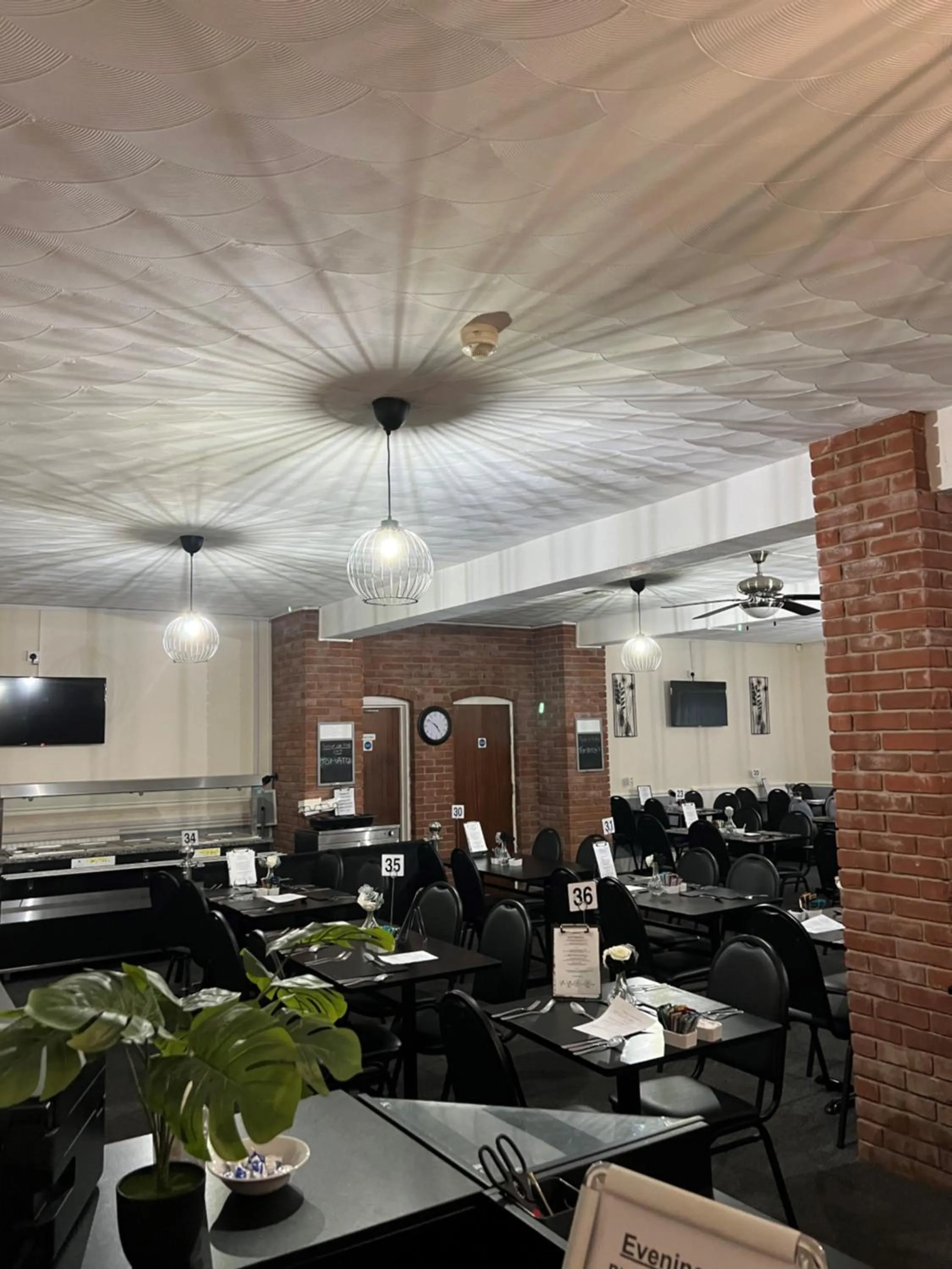 Restaurant/places to eat in Burlington Hotel