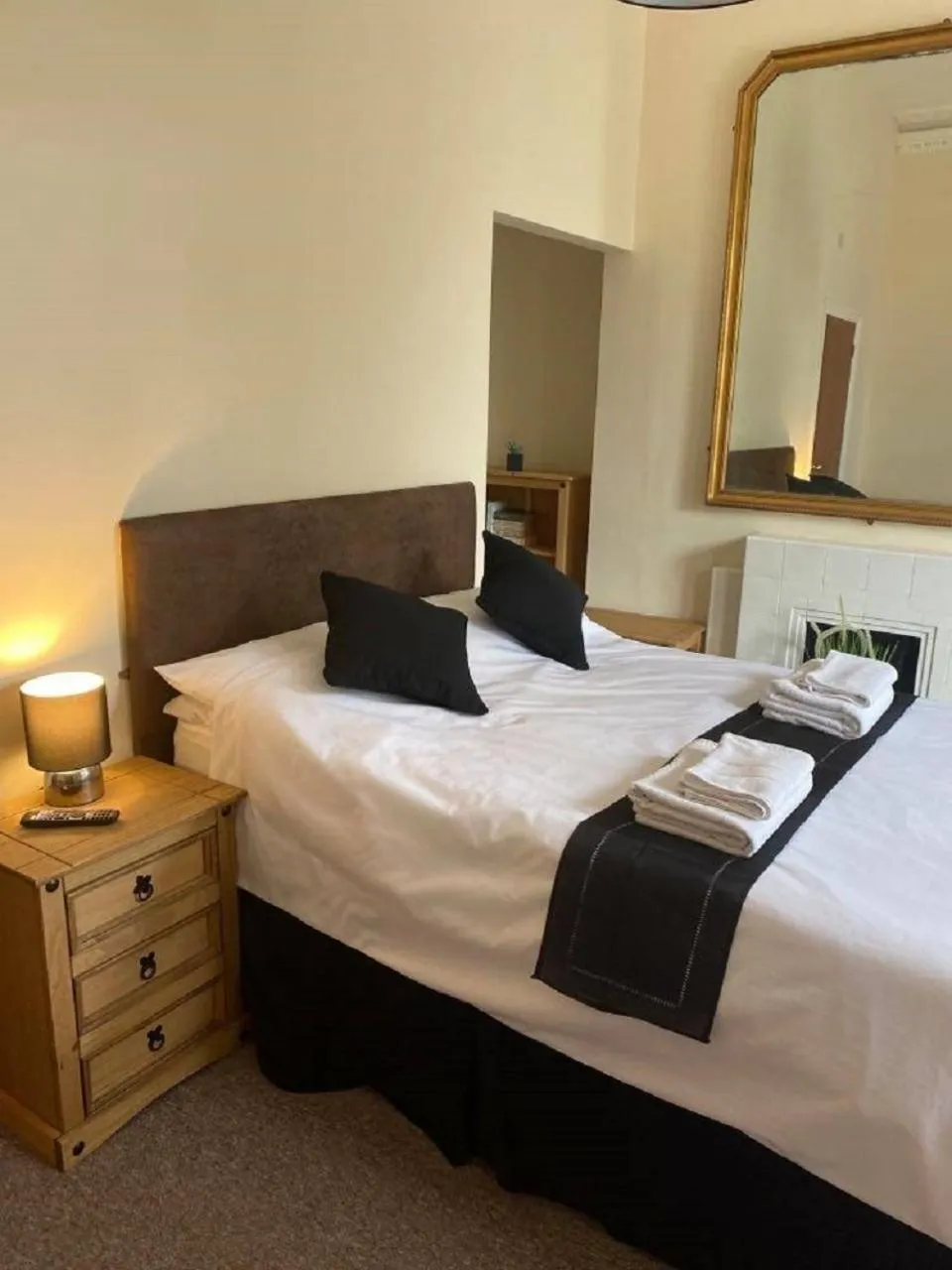 Bedroom in Burlington Hotel