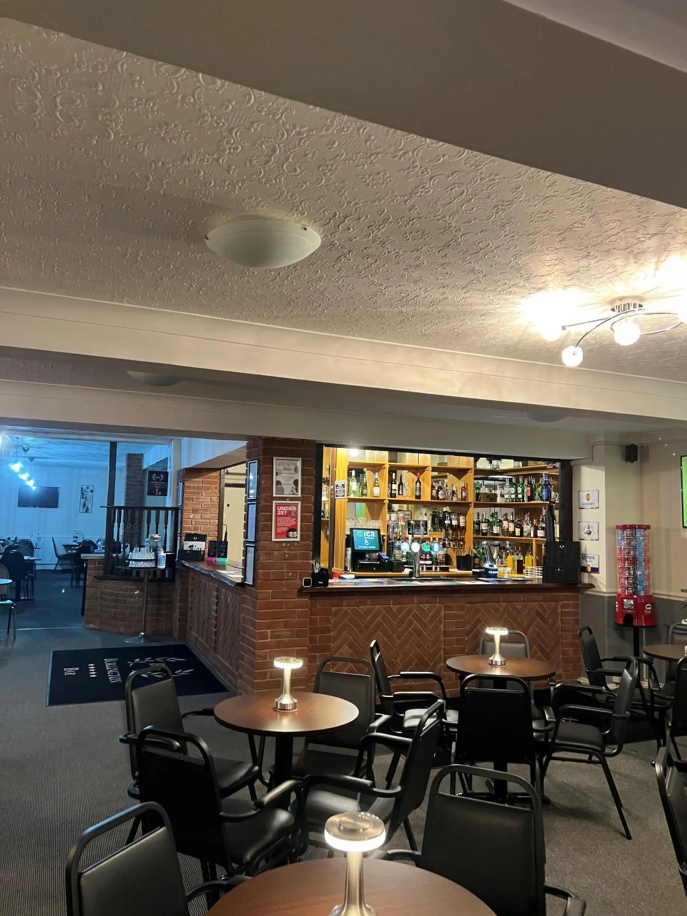 Restaurant/places to eat in Burlington Hotel