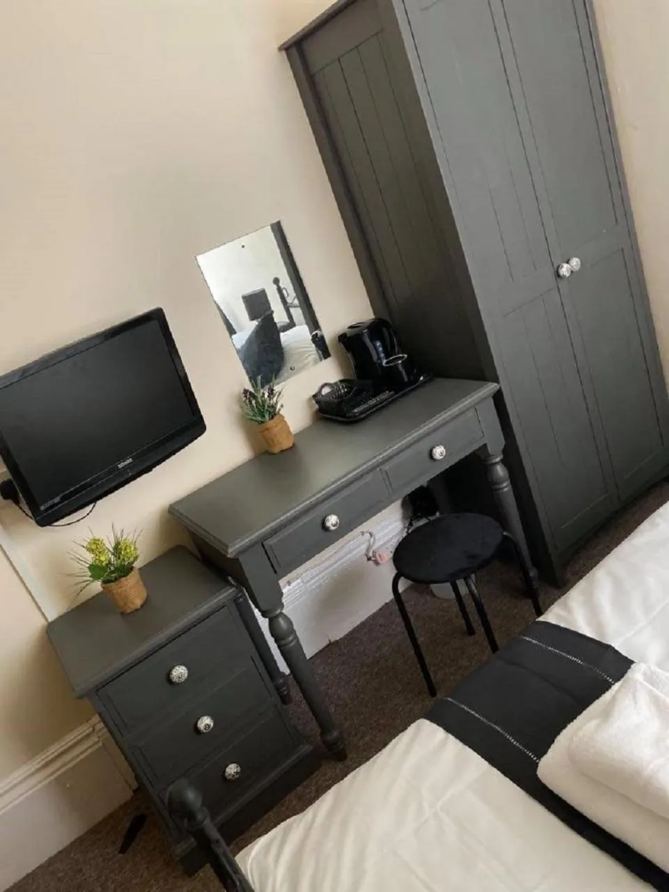 Bedroom in Burlington Hotel