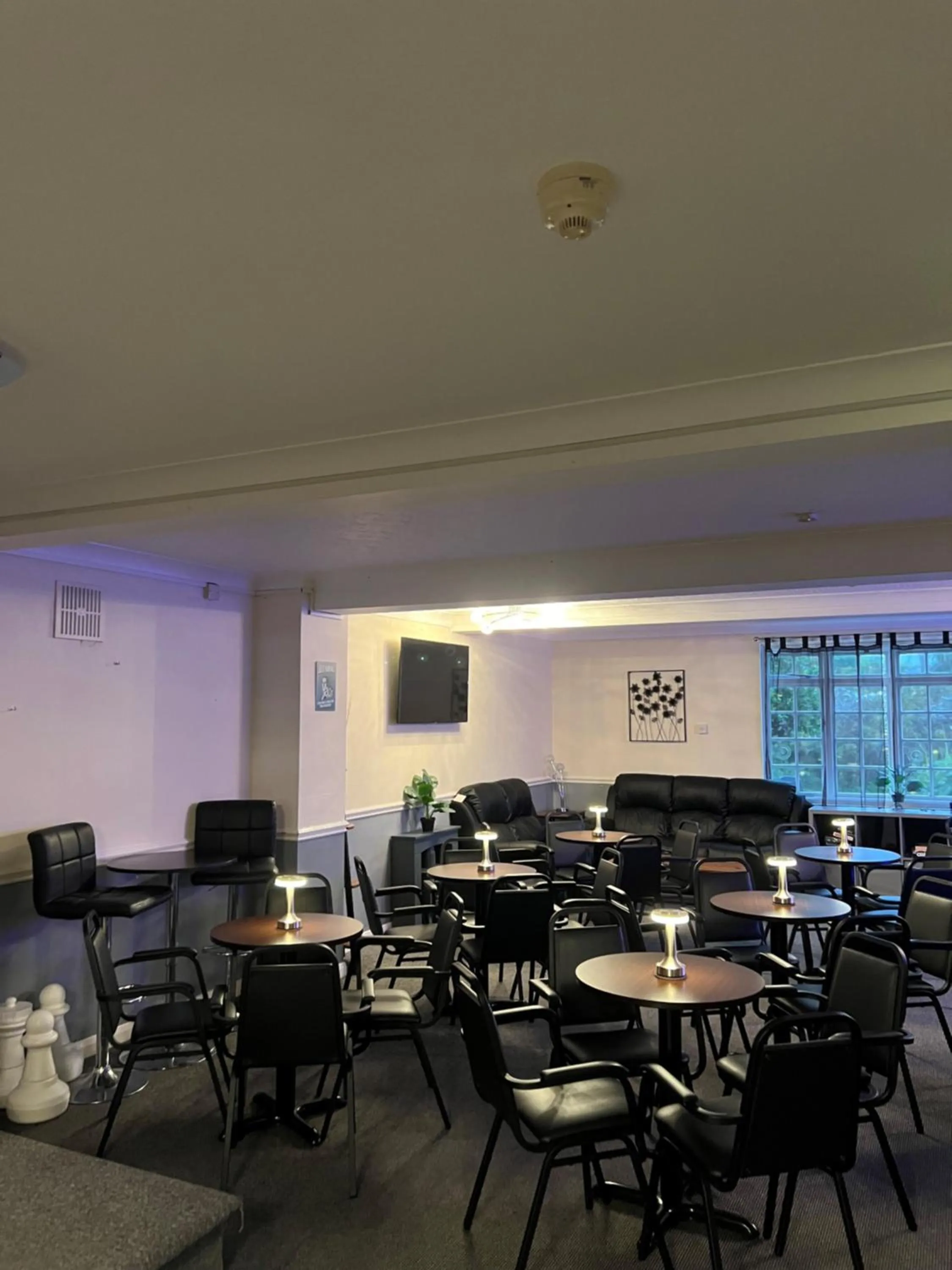 Communal lounge/ TV room in Burlington Hotel