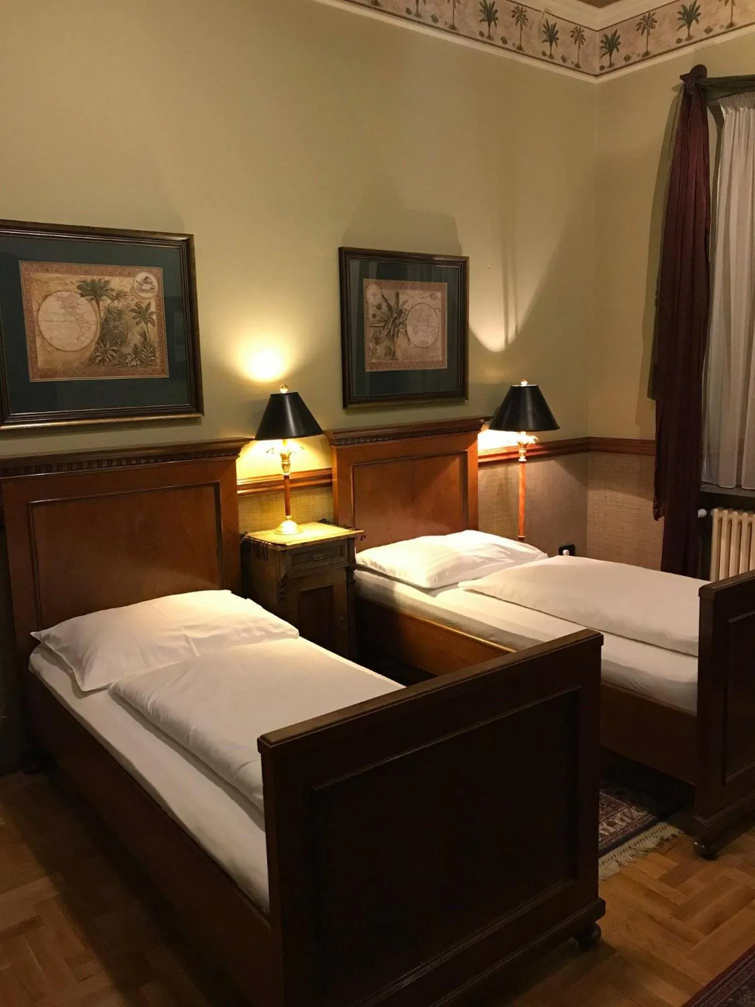 Bed in Hotel Continental