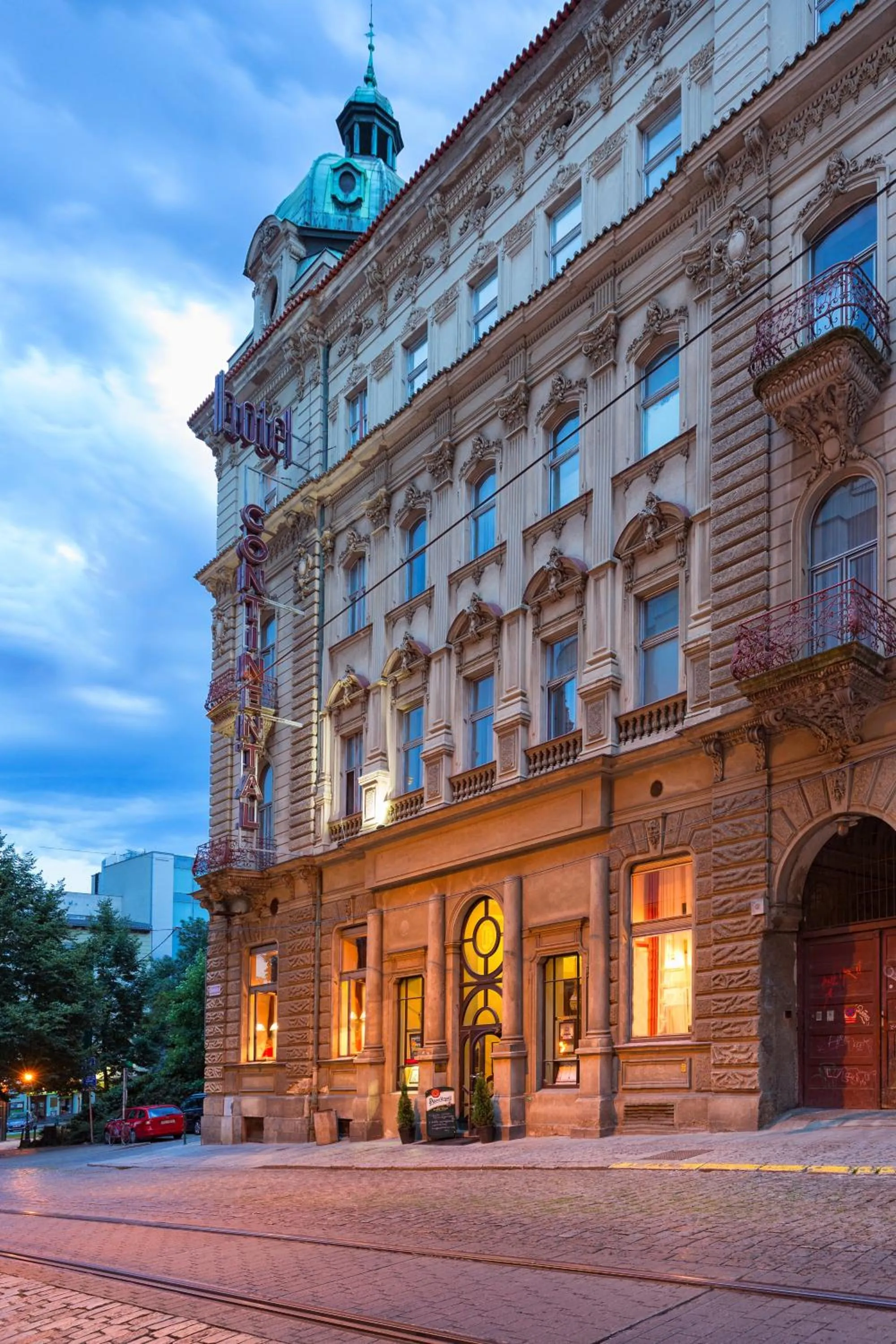 Sunset in Hotel Continental