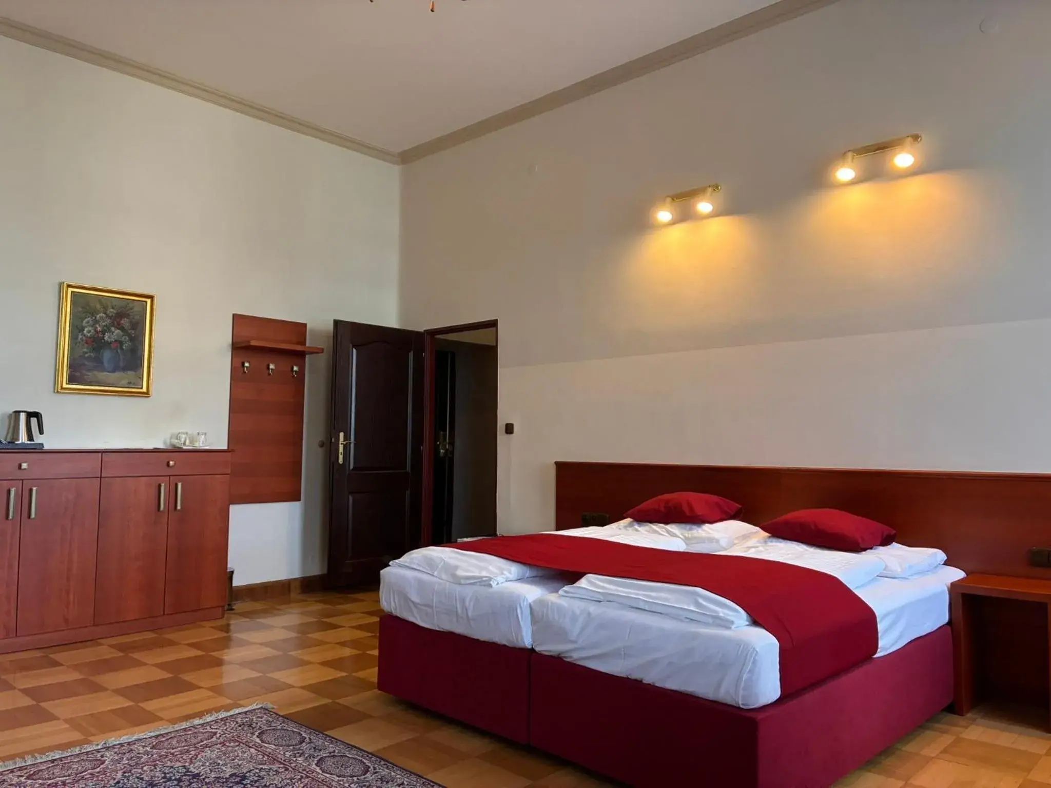 Deluxe Quadruple Room in Hotel Continental Deluxe Quadruple Room in Hotel Continental