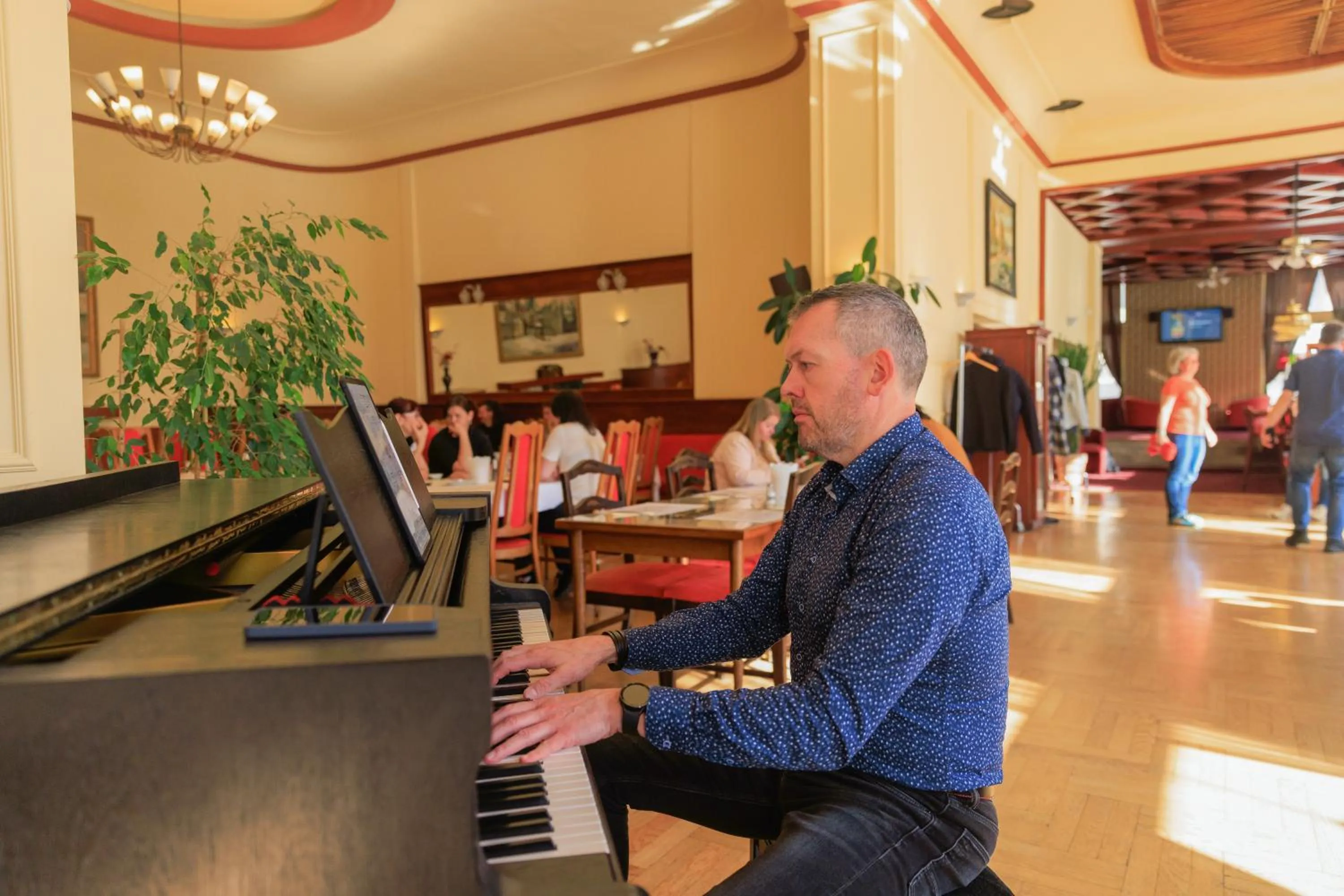 Restaurant/places to eat in Hotel Continental