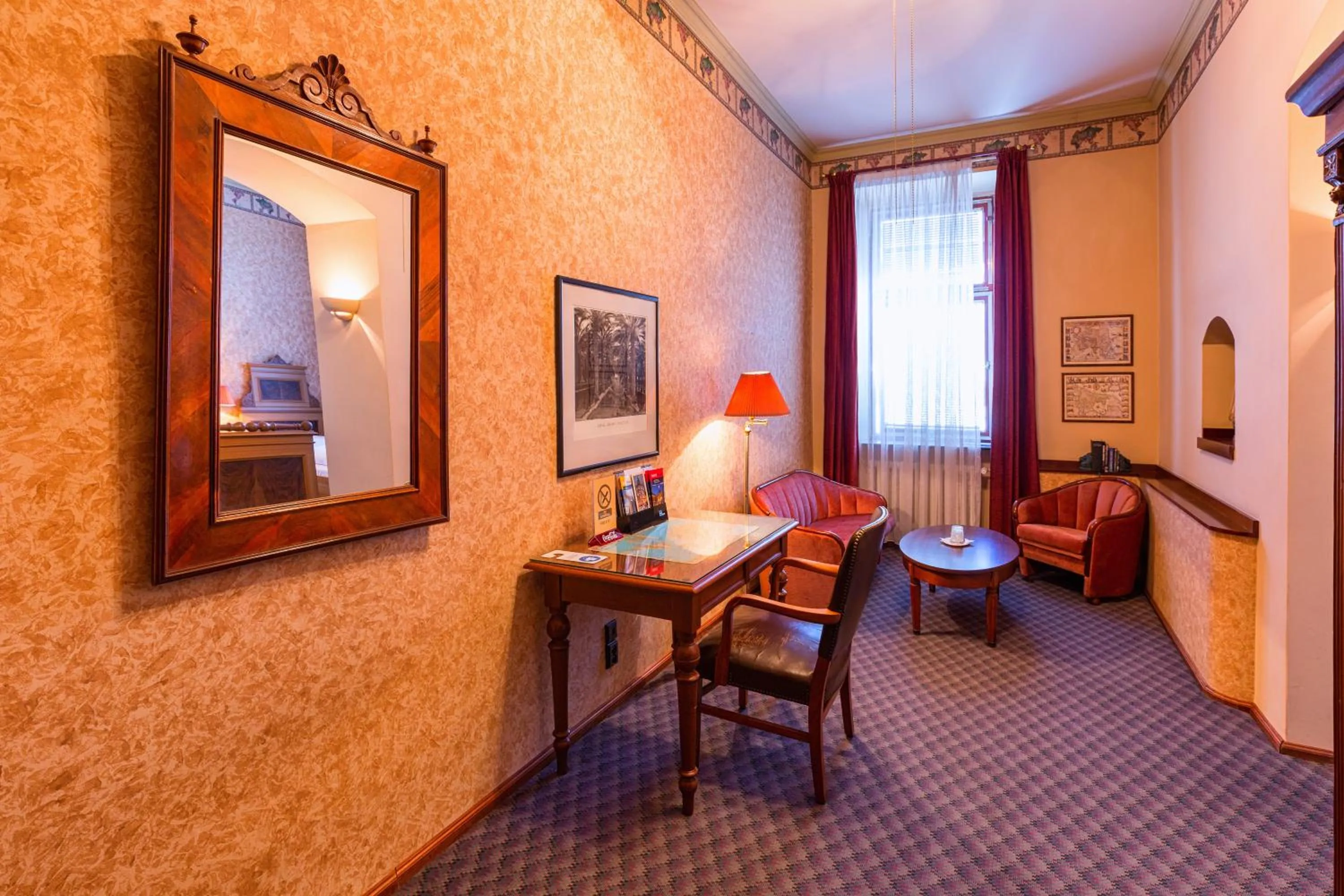 Photo of the whole room in Hotel Continental