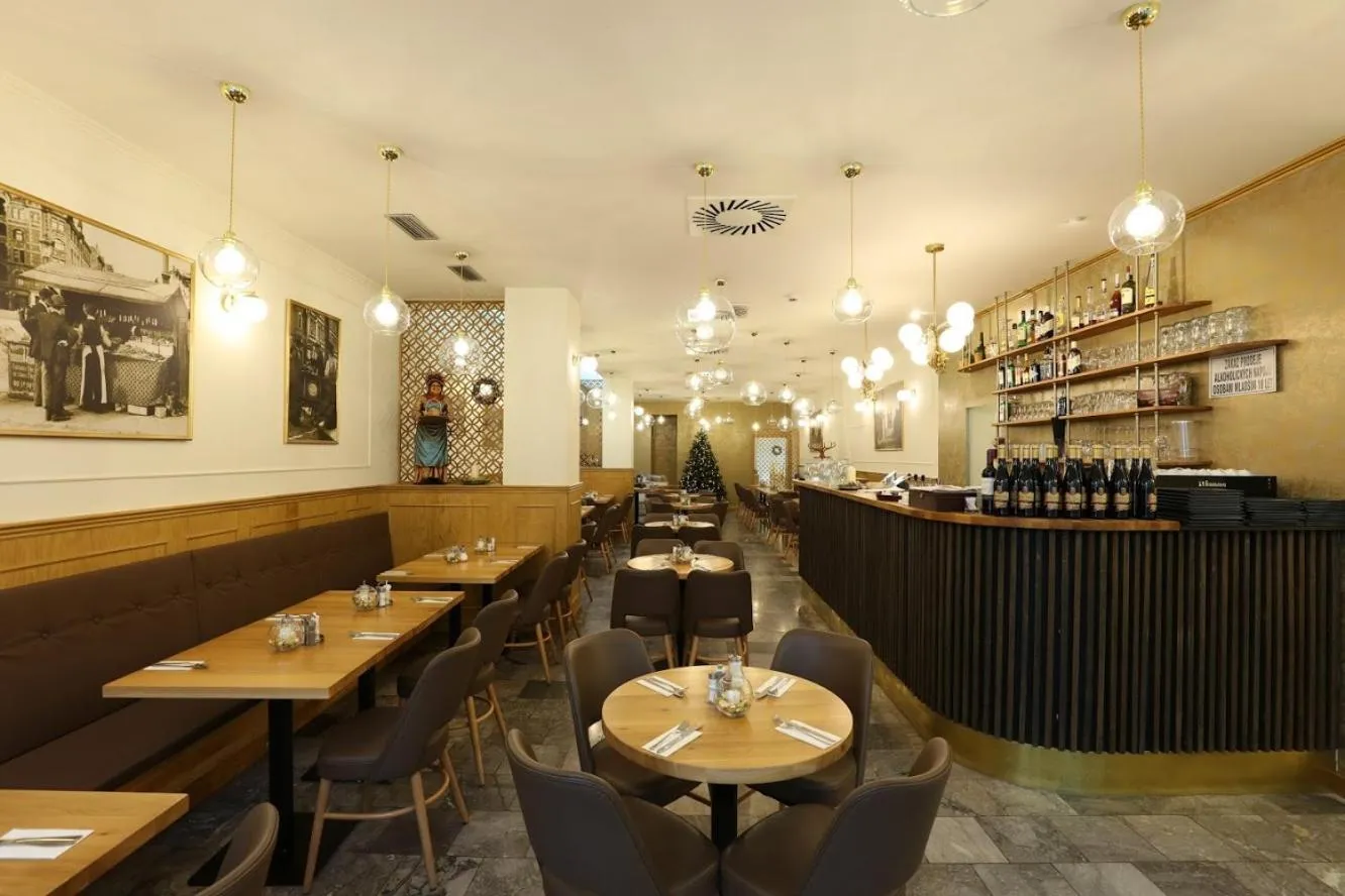 Restaurant/places to eat in U Stare Pani - At the Old Lady Hotel