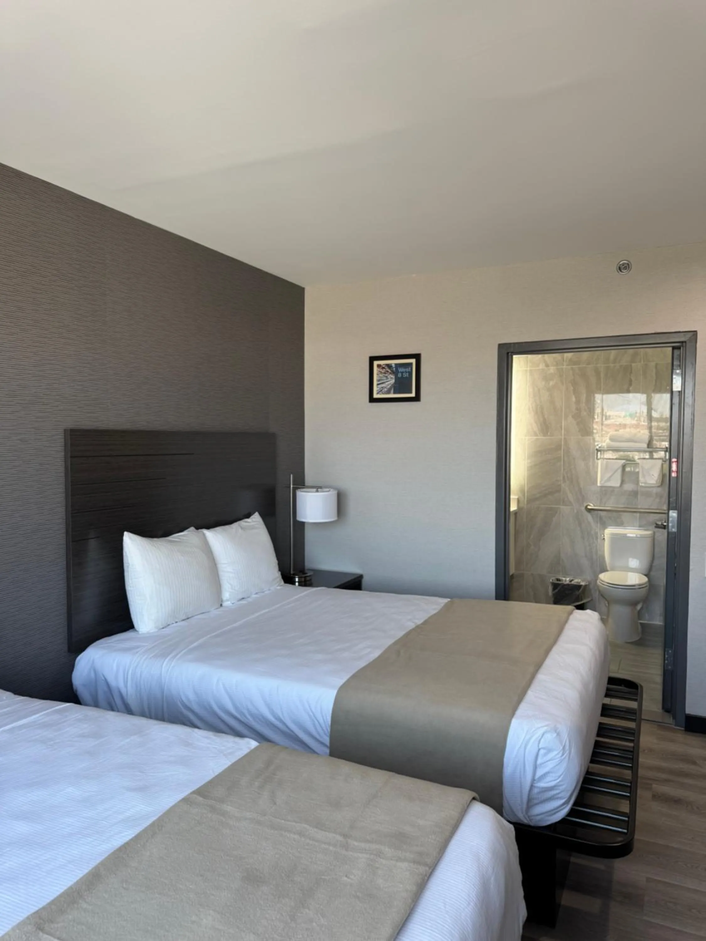 Bed in Hotel The Villa - Long Island City
