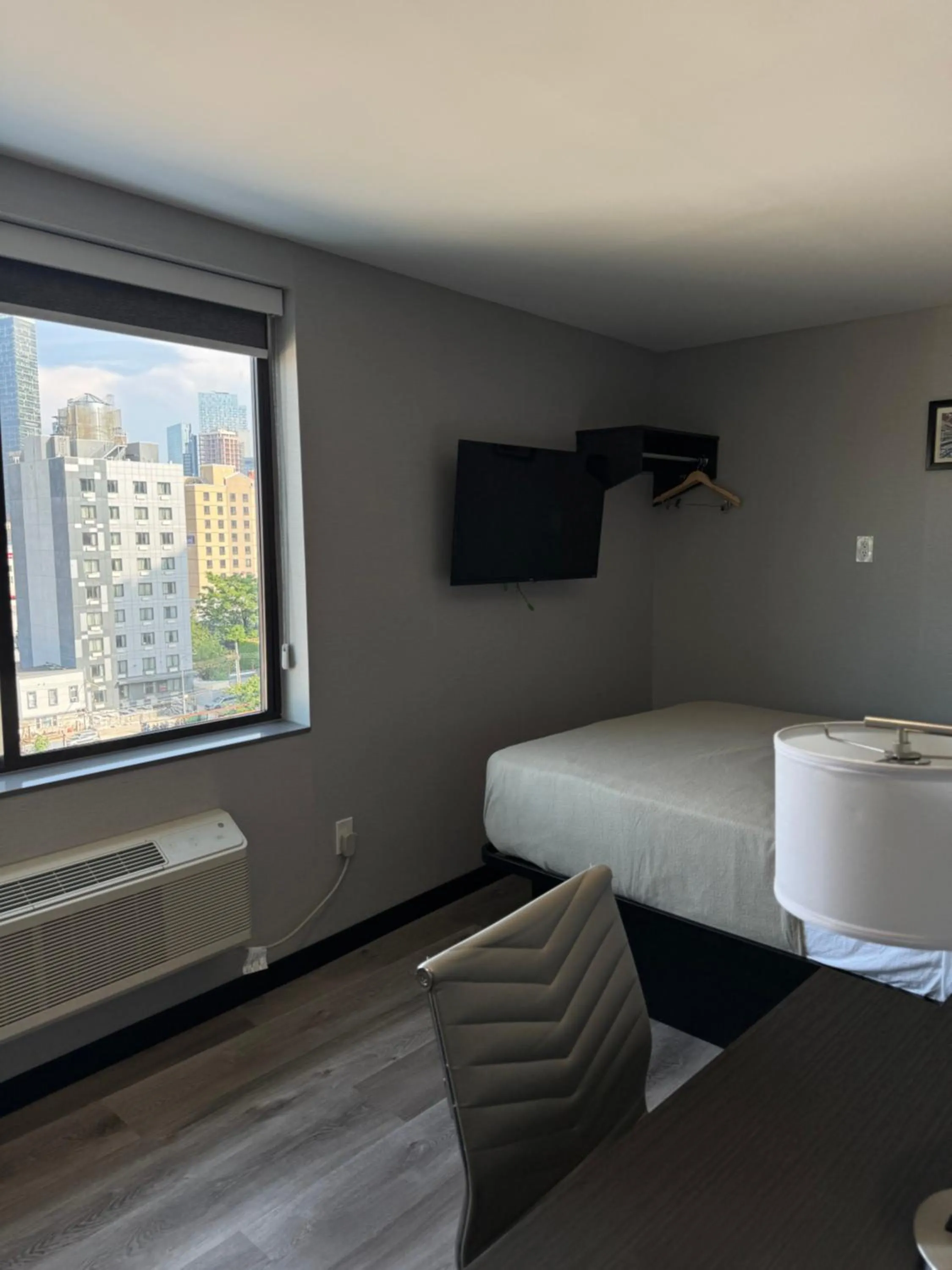 Bed in Hotel The Villa - Long Island City