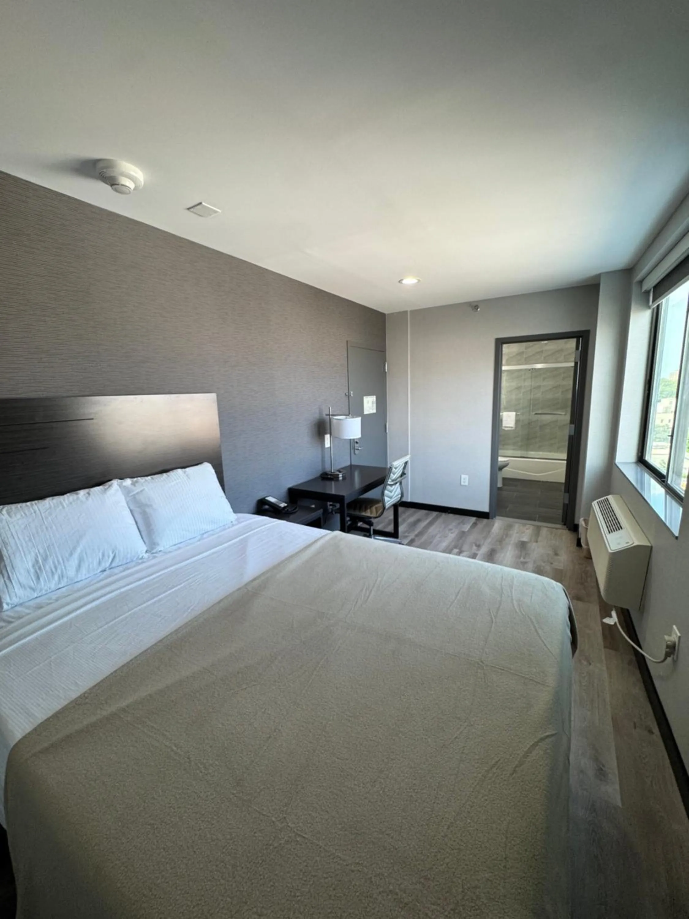 Bed in Hotel The Villa - Long Island City