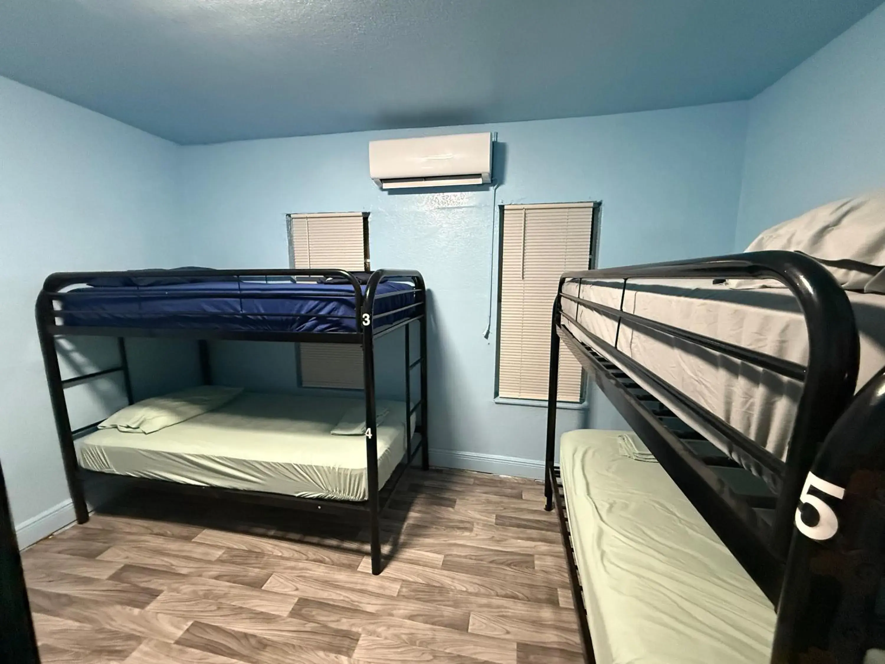 Bed in 6-Bed Dormitory Room in OQP Vacations Miami Bed in 6-Bed Dormitory Room in OQP Vacations Miami
