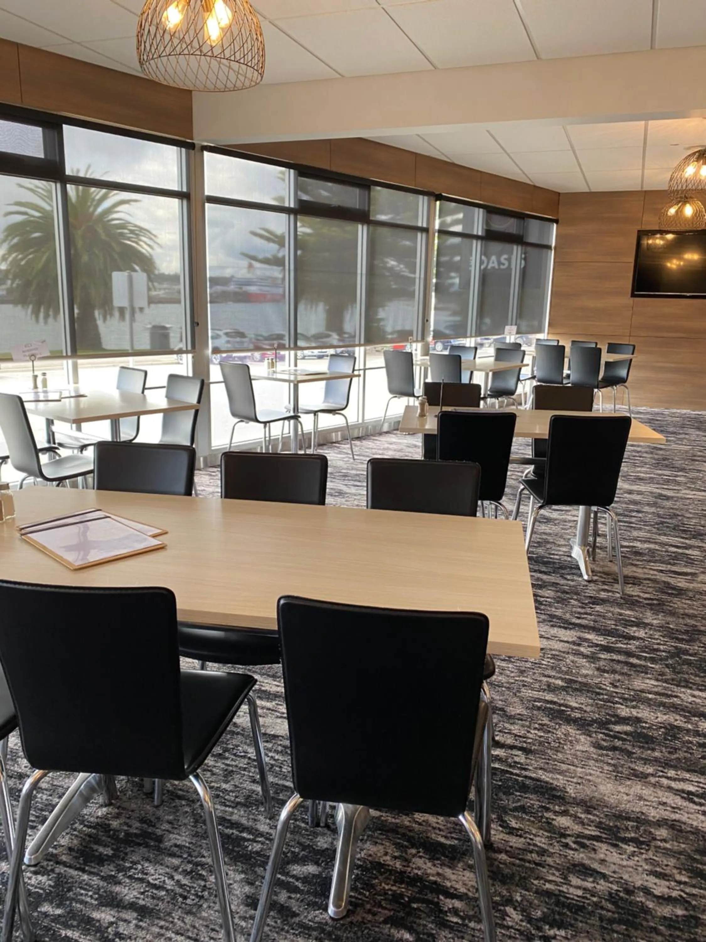 Restaurant/places to eat in Elimatta Hotel