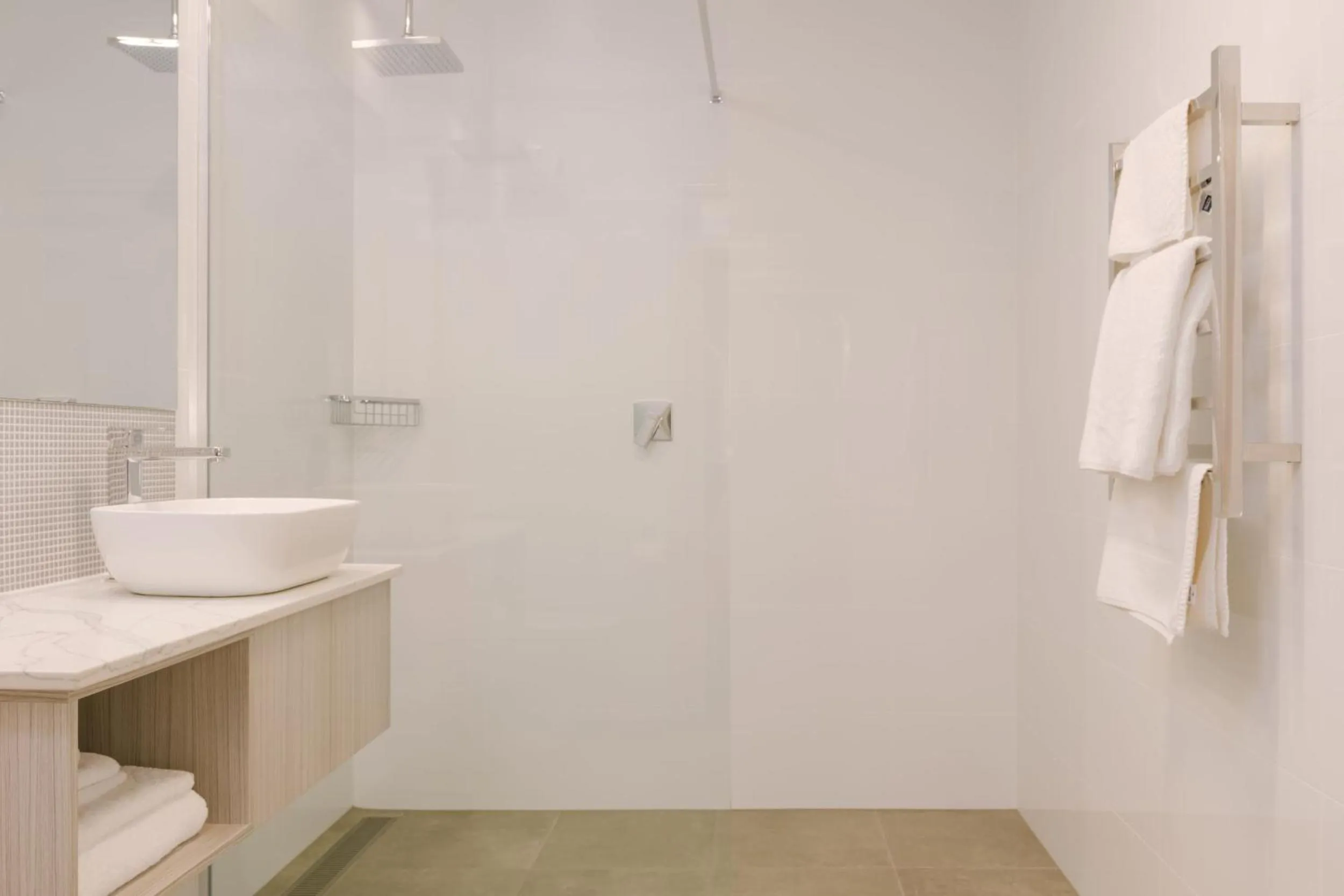 Shower in Elimatta Hotel