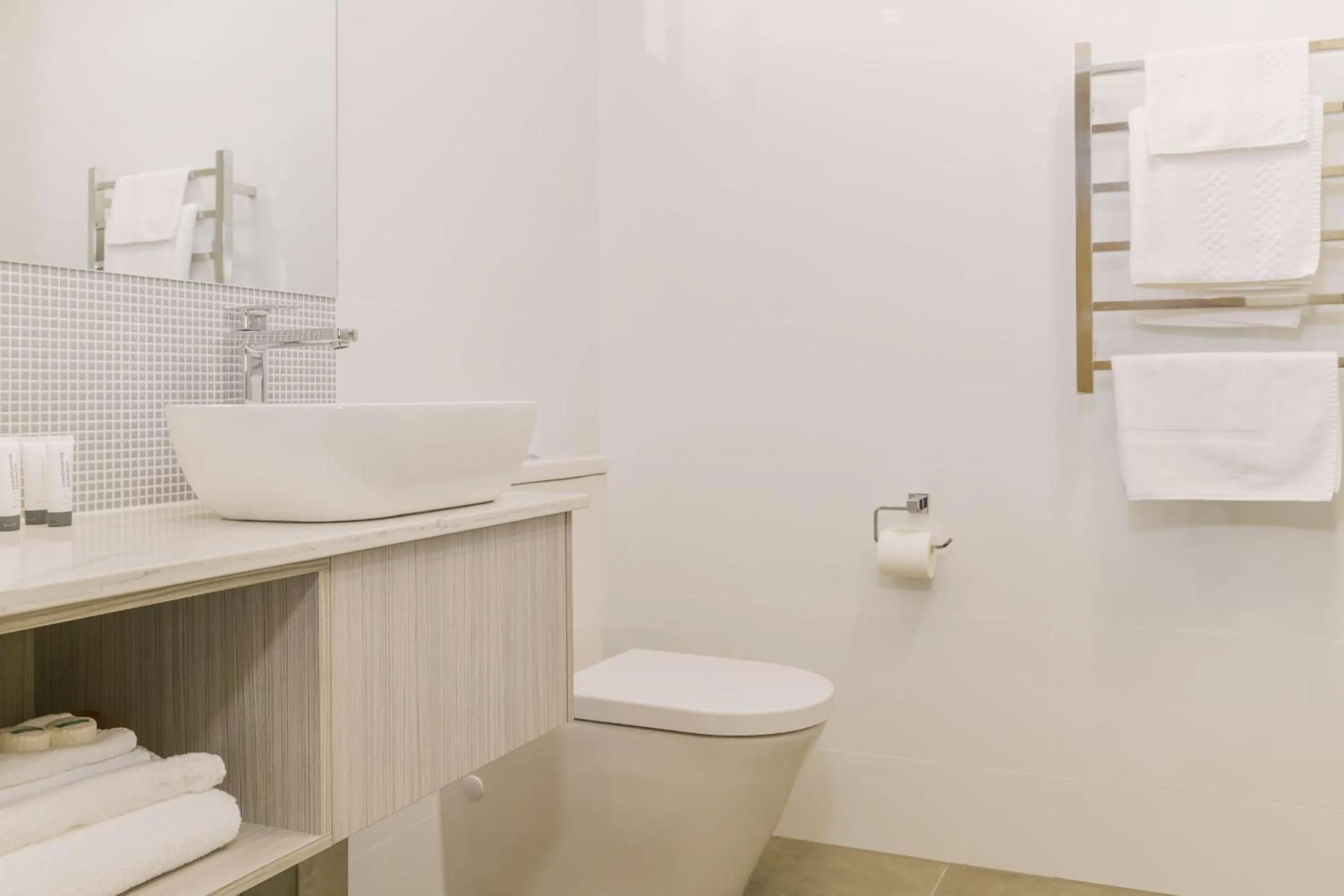 Bathroom in Elimatta Hotel