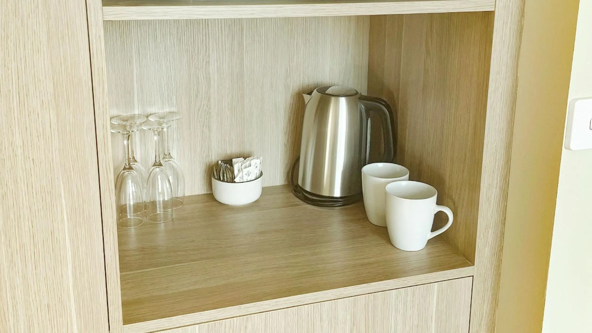 Coffee/tea facilities in Elimatta Hotel